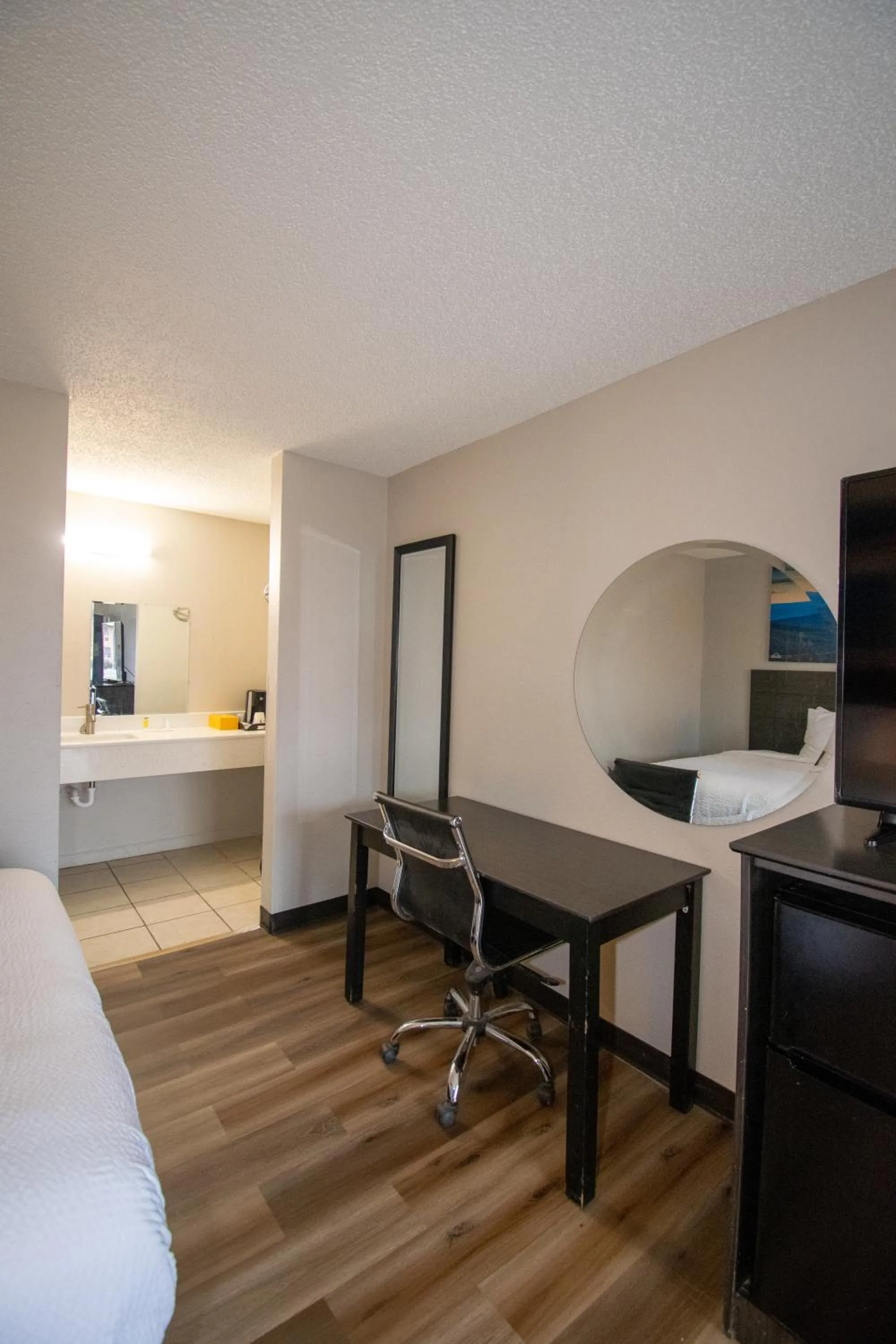 TV and multimedia, Bed in Days Inn by Wyndham Caddo Valley Arkadelphia