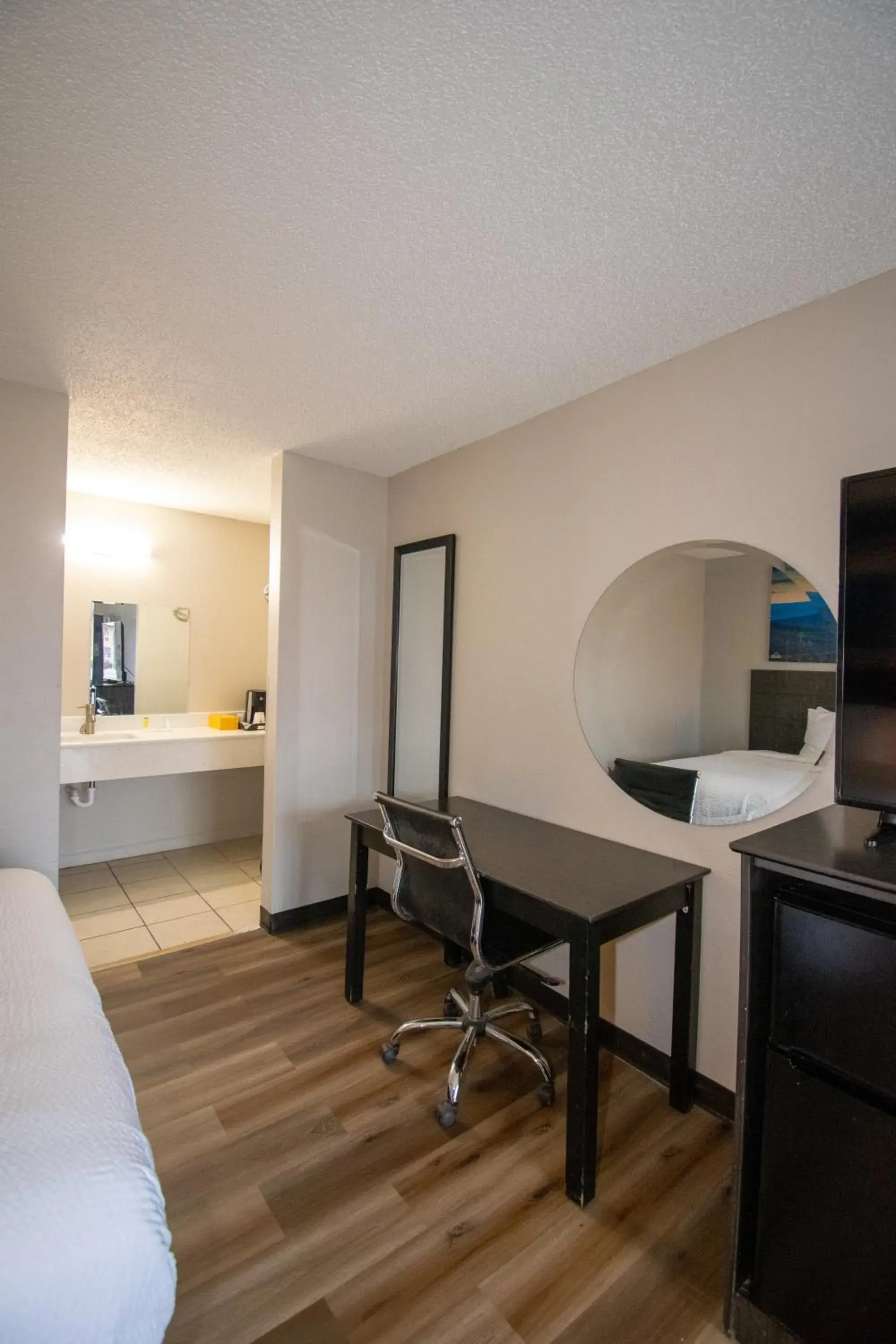 TV and multimedia, Bed in Days Inn by Wyndham Caddo Valley Arkadelphia TV and multimedia, Bed in Days Inn by Wyndham Caddo Valley Arkadelphia