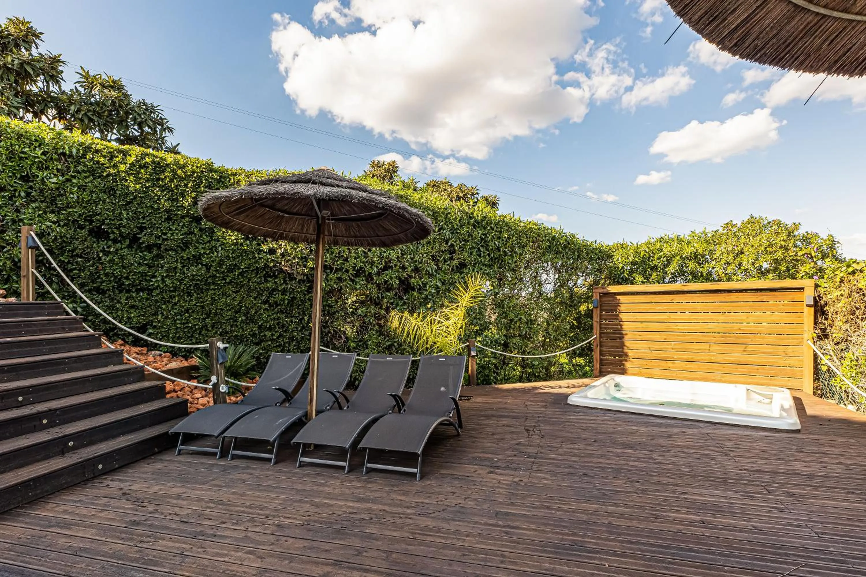 Spring in Villa Arade Riverside - Jacuzzi and Heated Pool by AlgarStays