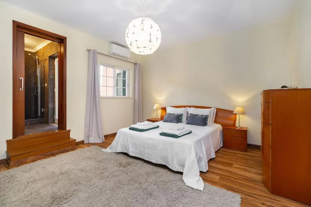 Bed in Villa Arade Riverside - Jacuzzi and Heated Pool by AlgarStays