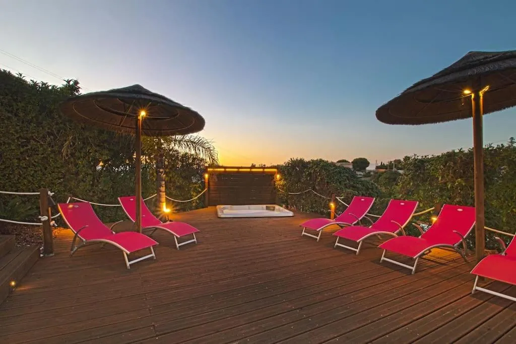 Sunset in Villa Arade Riverside - Jacuzzi and Heated Pool by AlgarStays