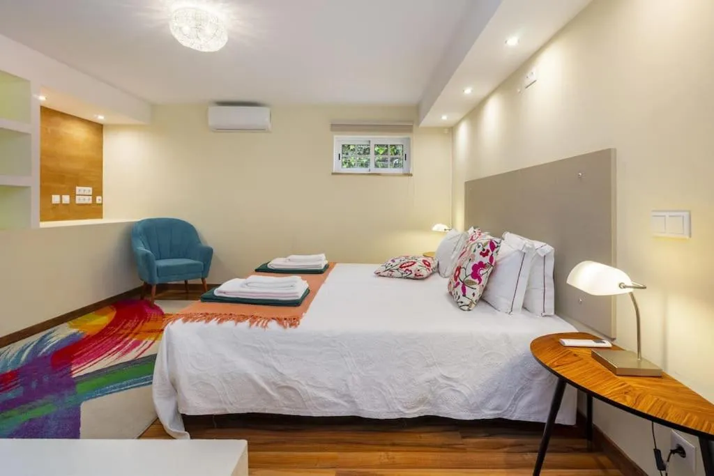 Bed in Villa Arade Riverside - Jacuzzi and Heated Pool by AlgarStays