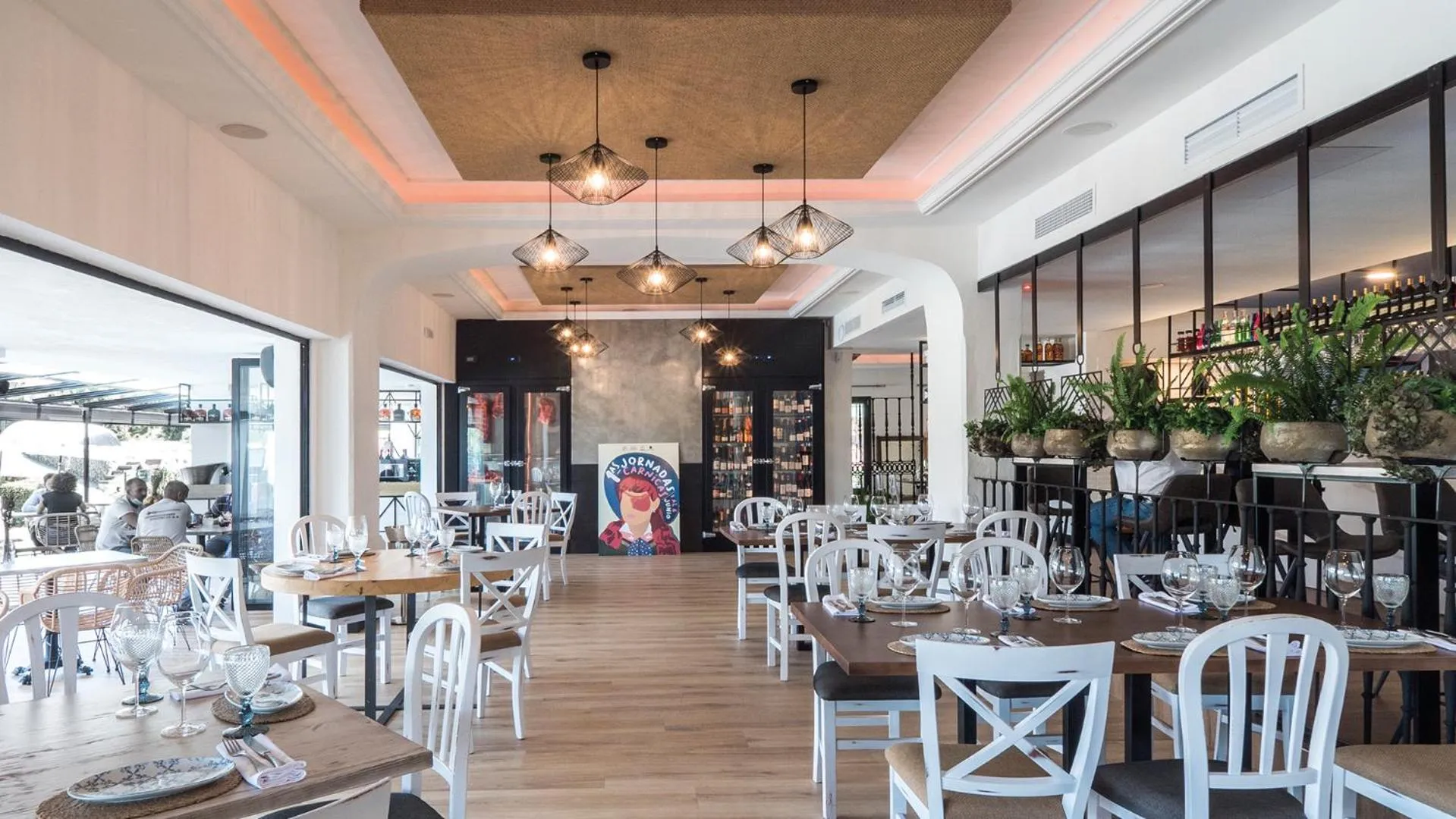 Restaurant/places to eat in Añoreta Suites