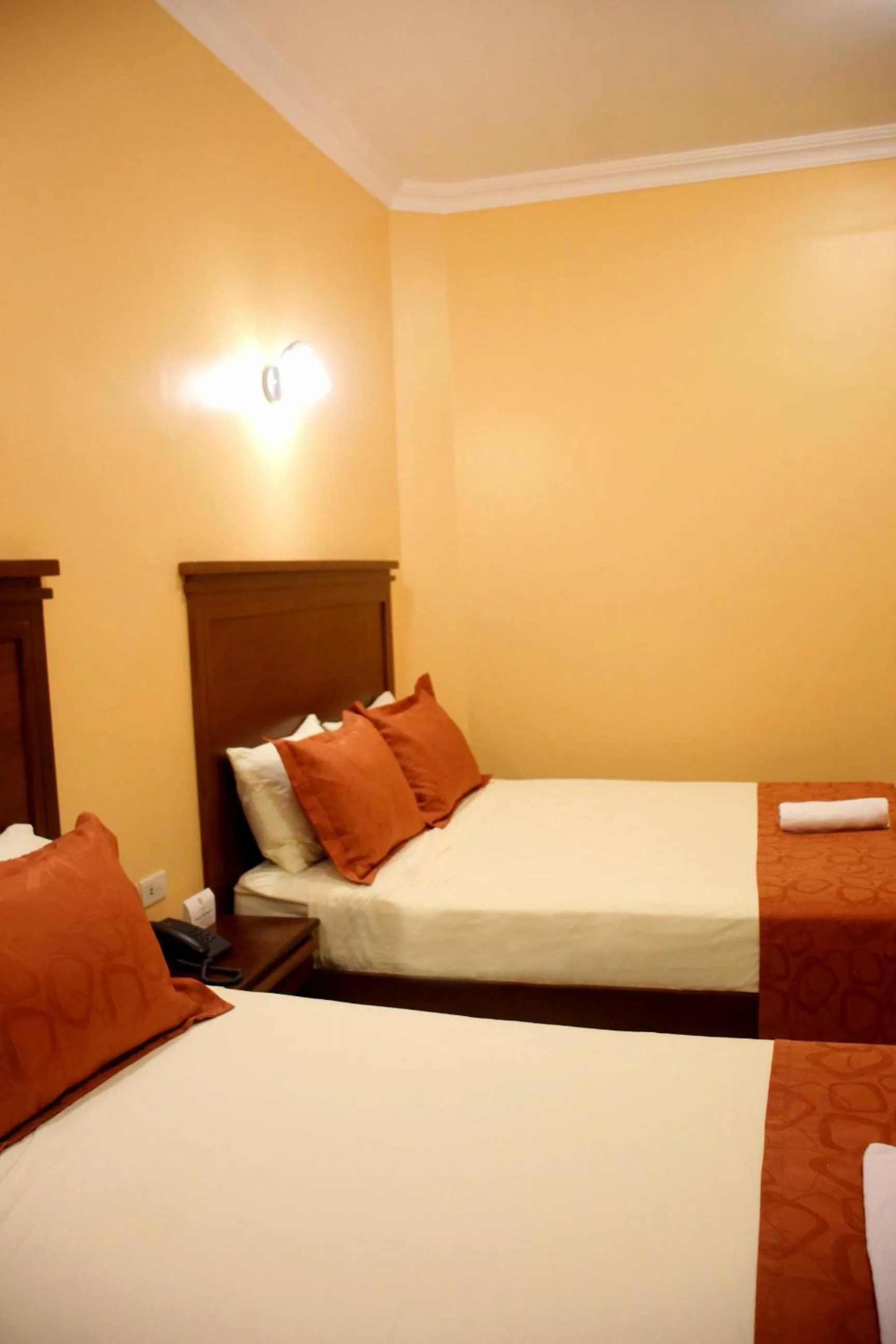 Bed in Hostal California Inn