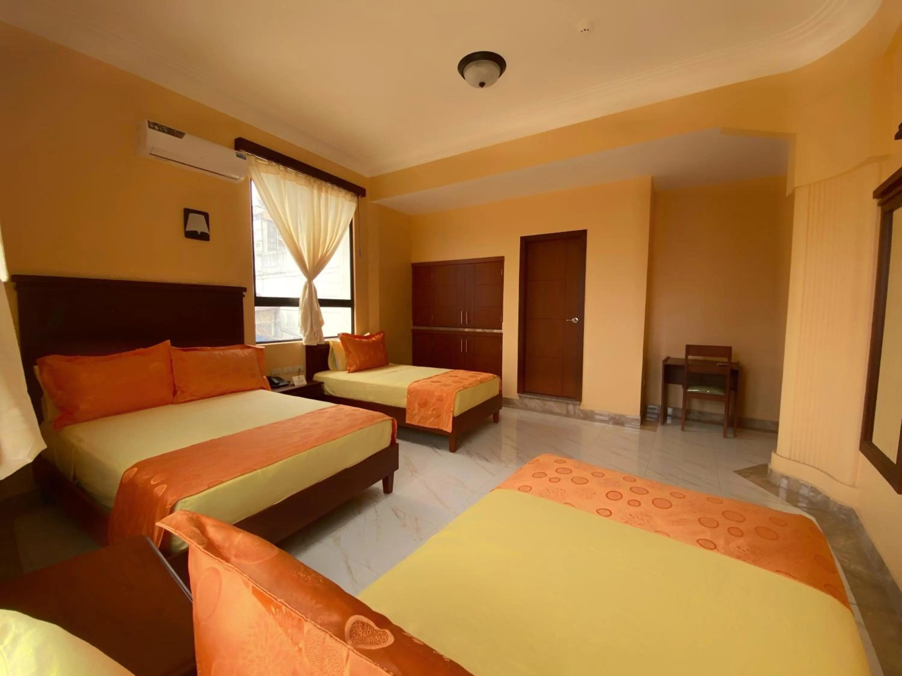 Photo of the whole room, Bed in Hostal California Inn