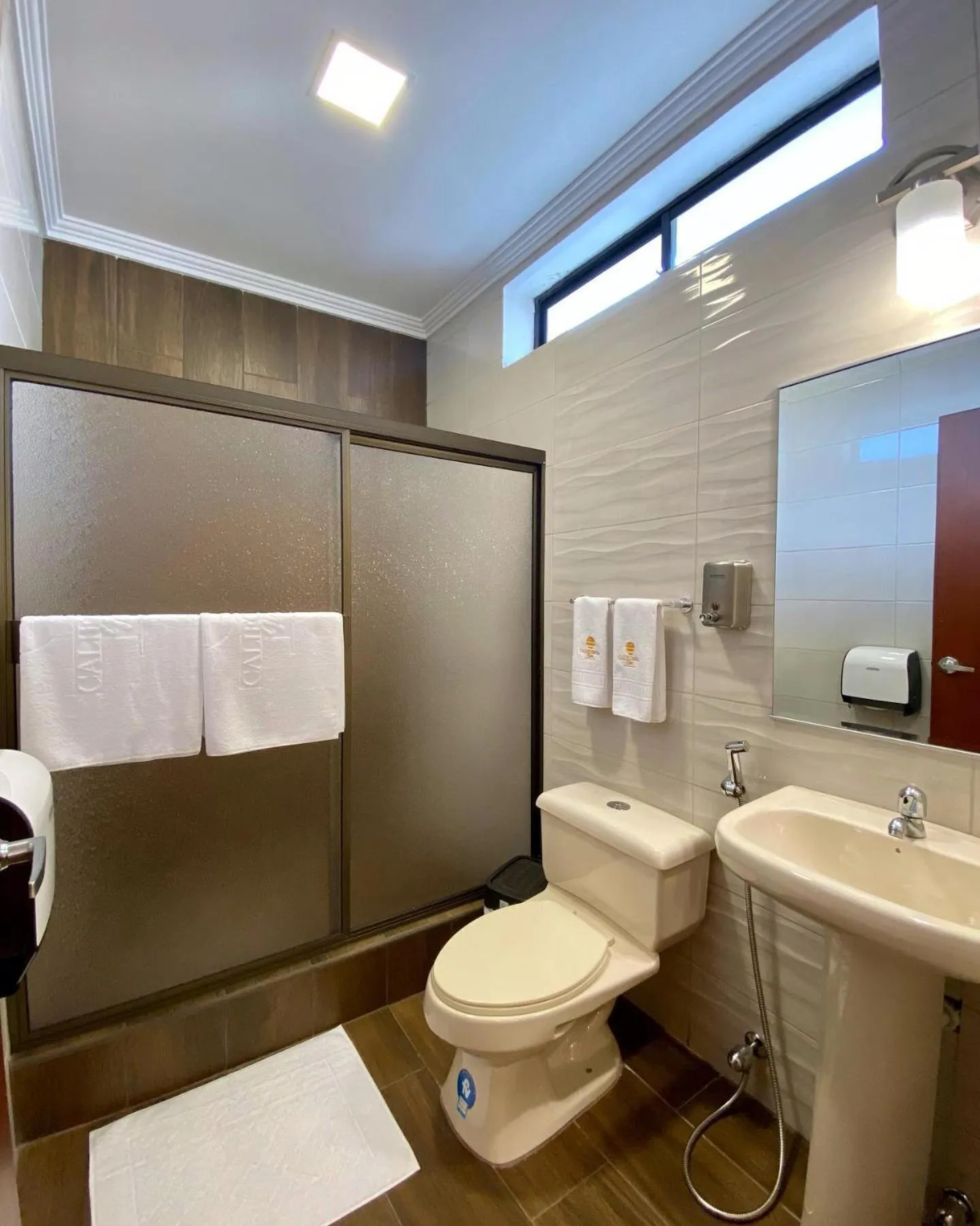 Bathroom in Hostal California Inn