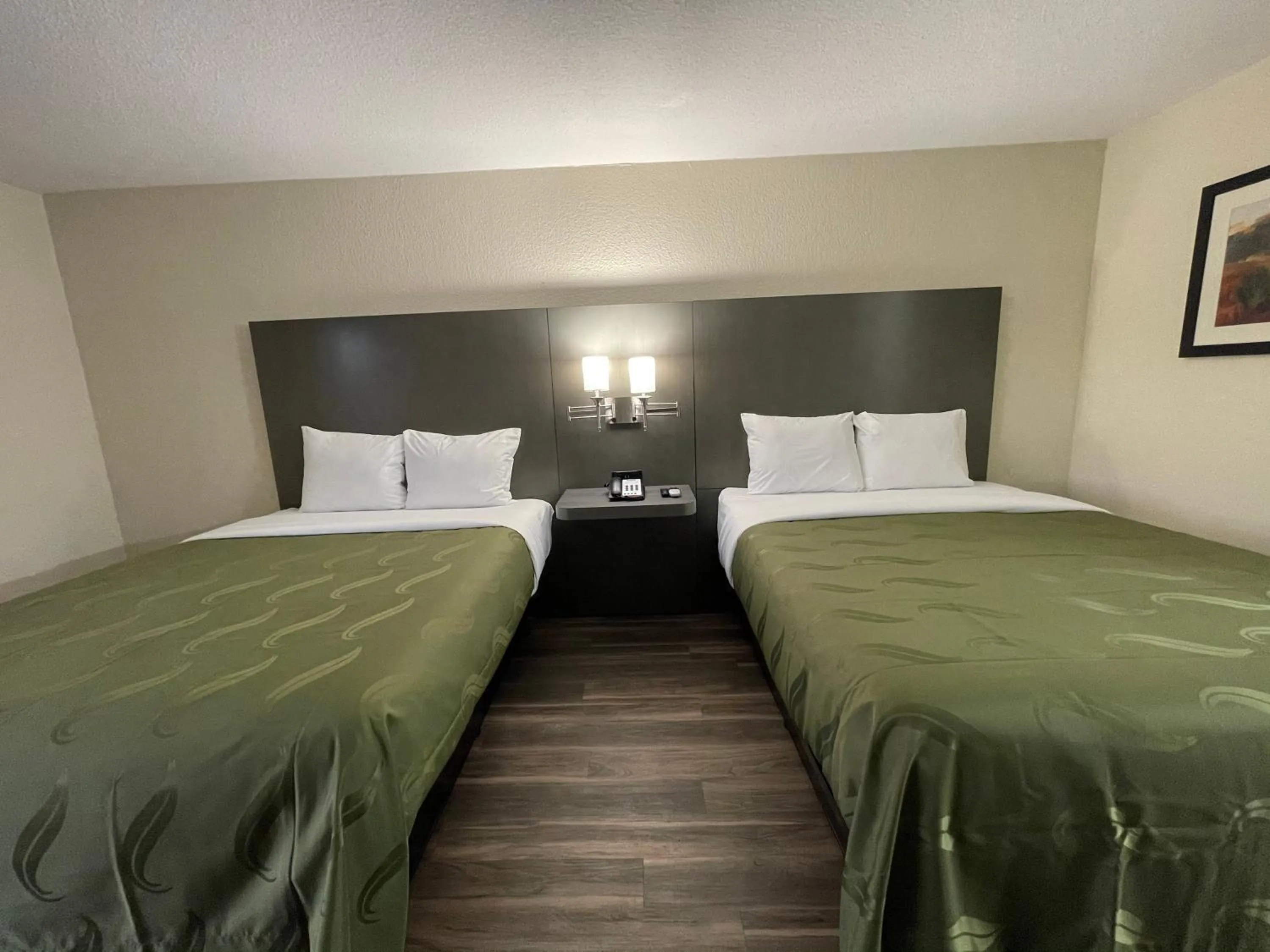 Bedroom, Bed in Dreamland Inn