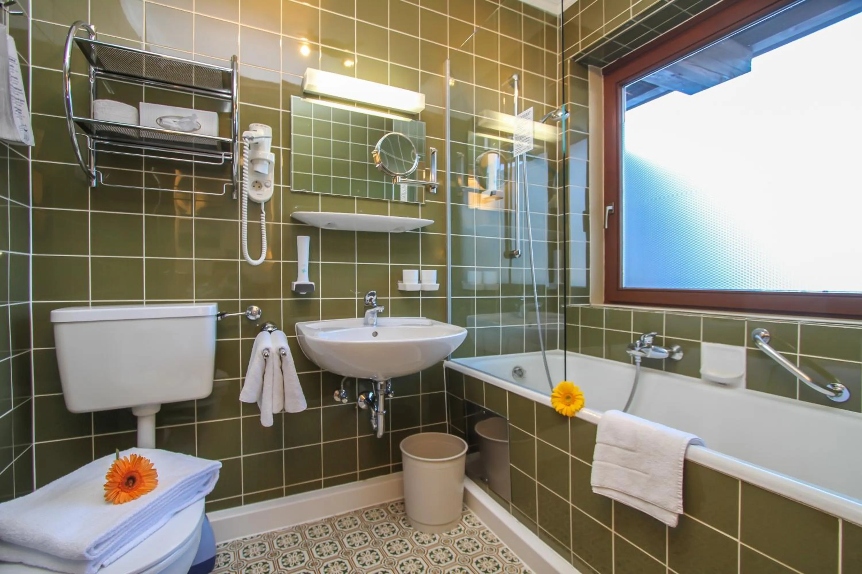 Hotel Tiroler Adler - bed and breakfast