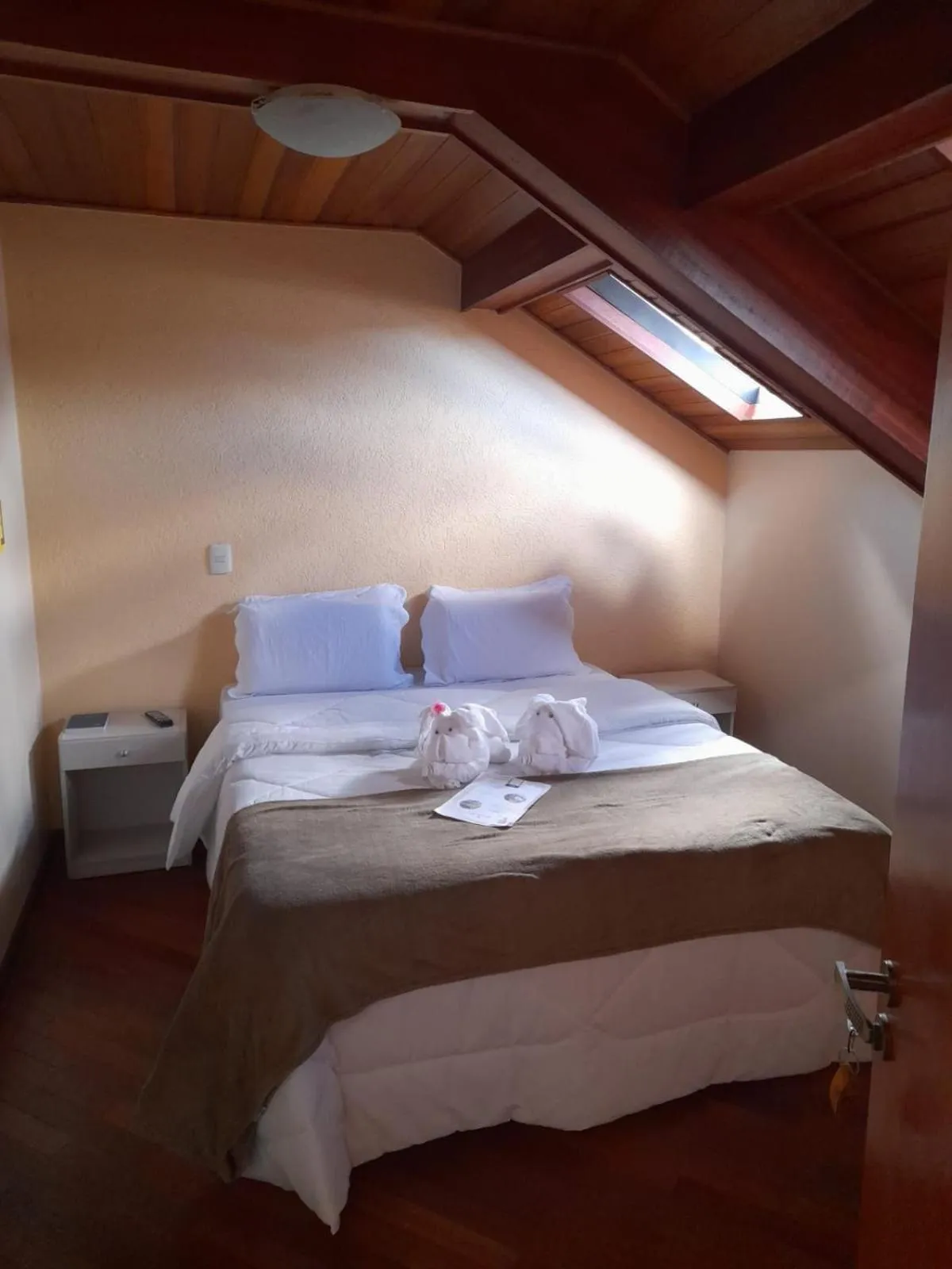 Photo of the whole room, Bed in Pousada Jordão