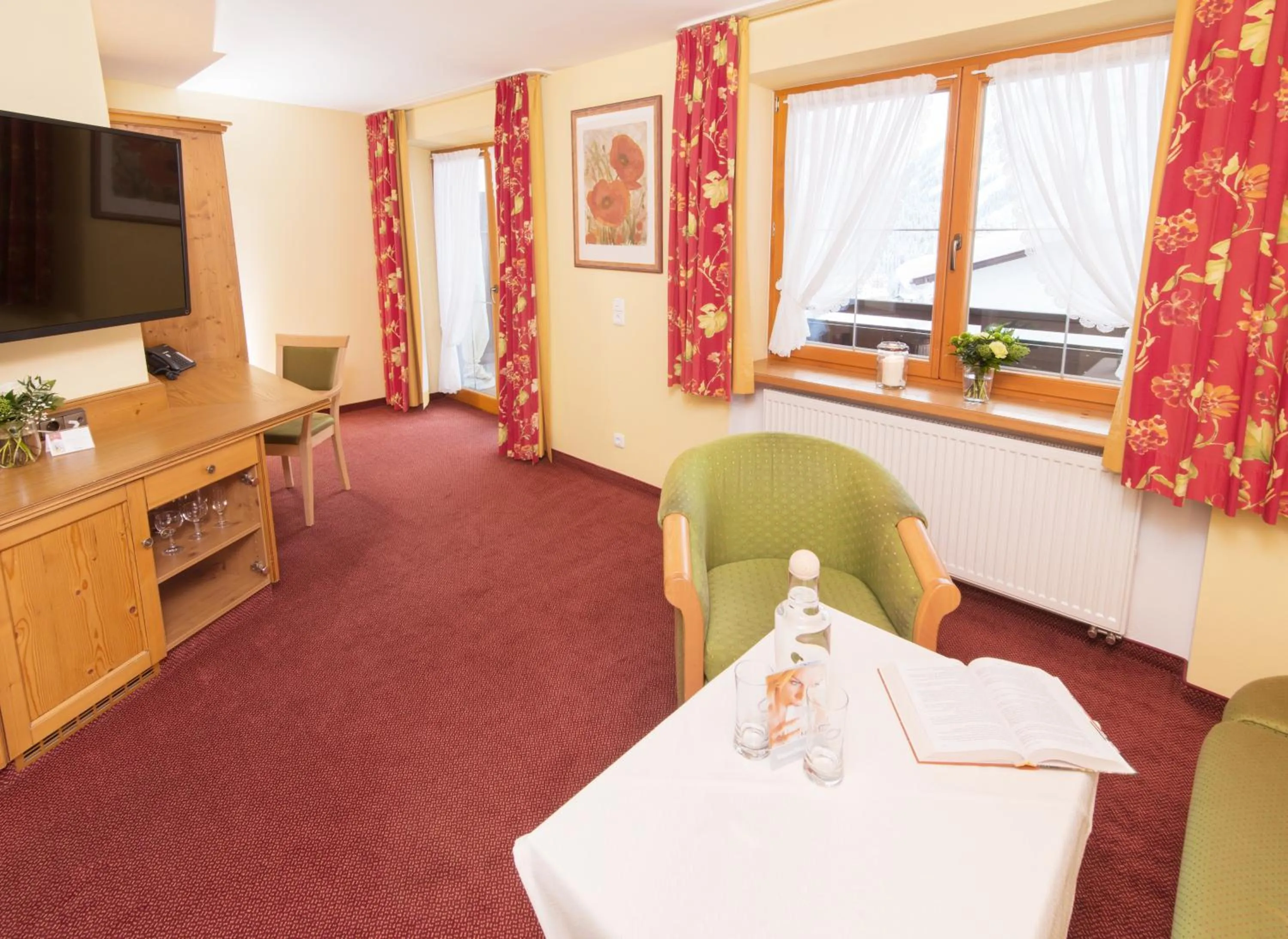 Living room, Bed in Hotel Alte Krone