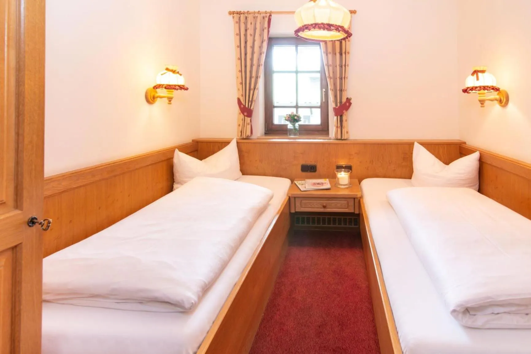 Bedroom, Bed in Hotel Alte Krone