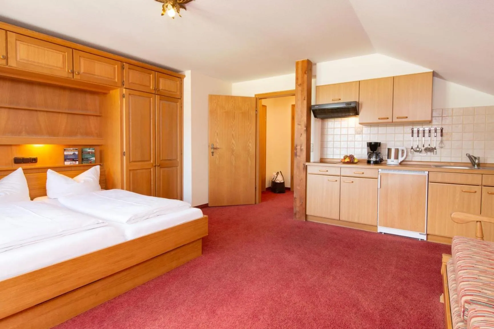 Kitchen or kitchenette, Bed in Hotel Alte Krone