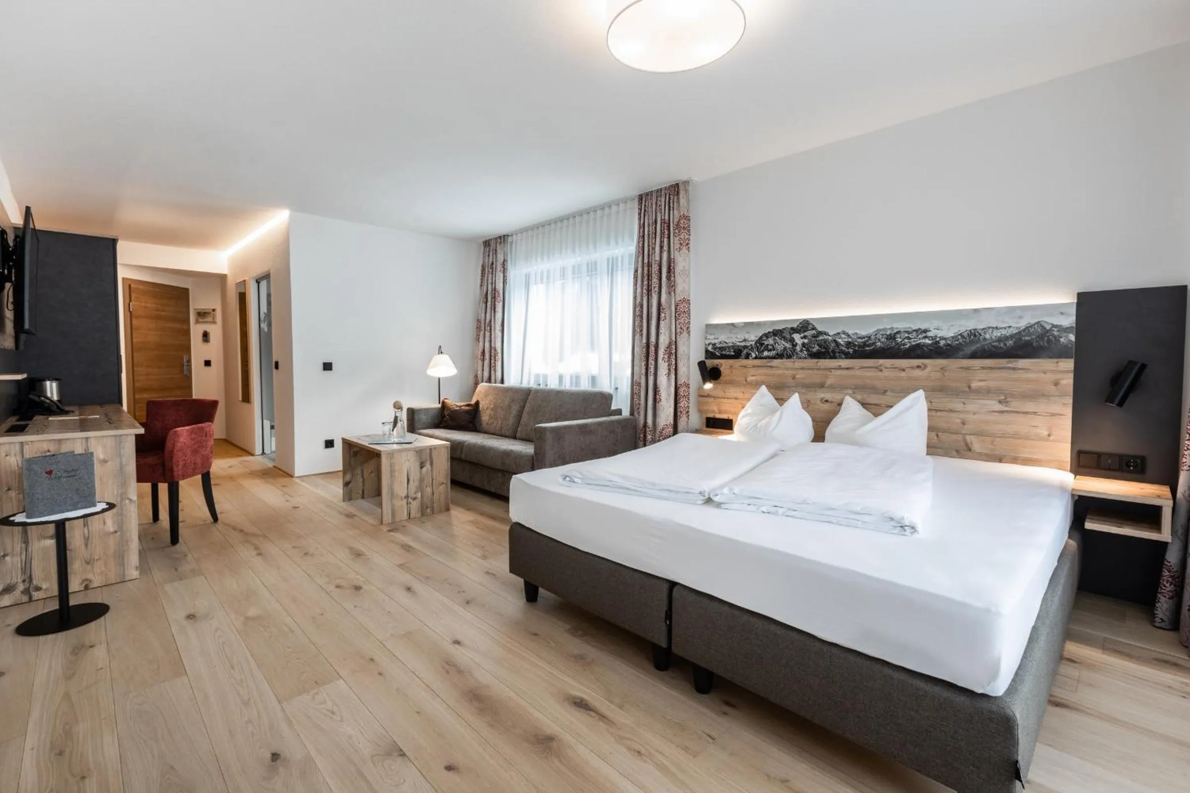 Photo of the whole room, Bed in Hotel Alte Krone