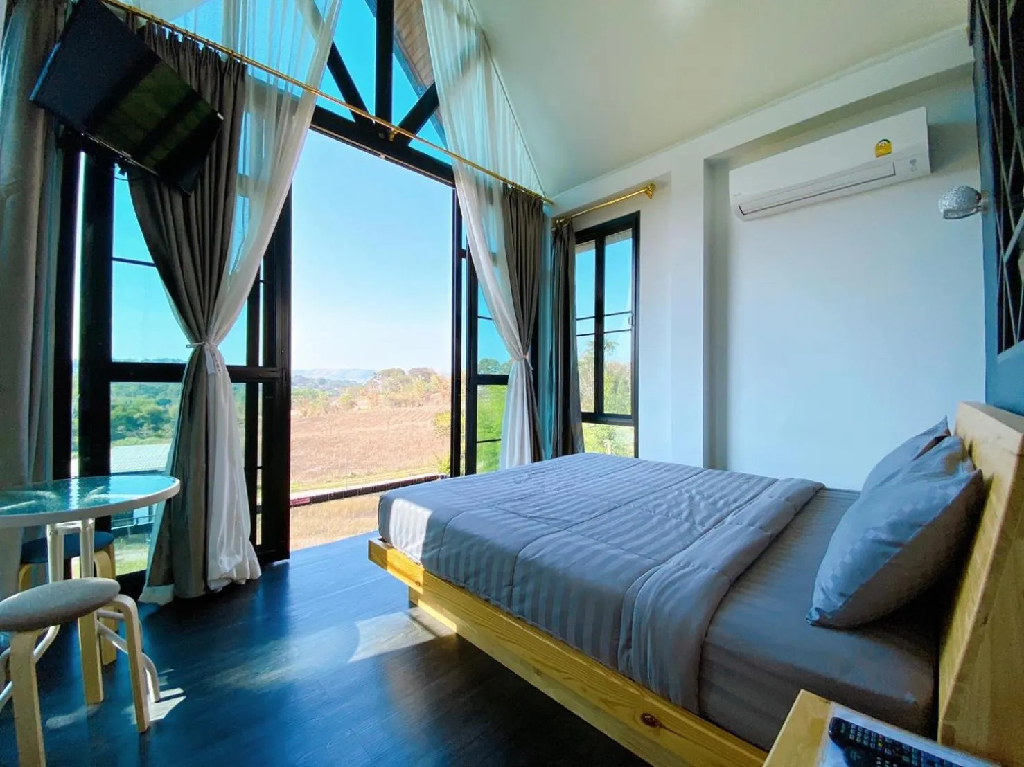 Photo of the whole room, Bed in Krin Resort