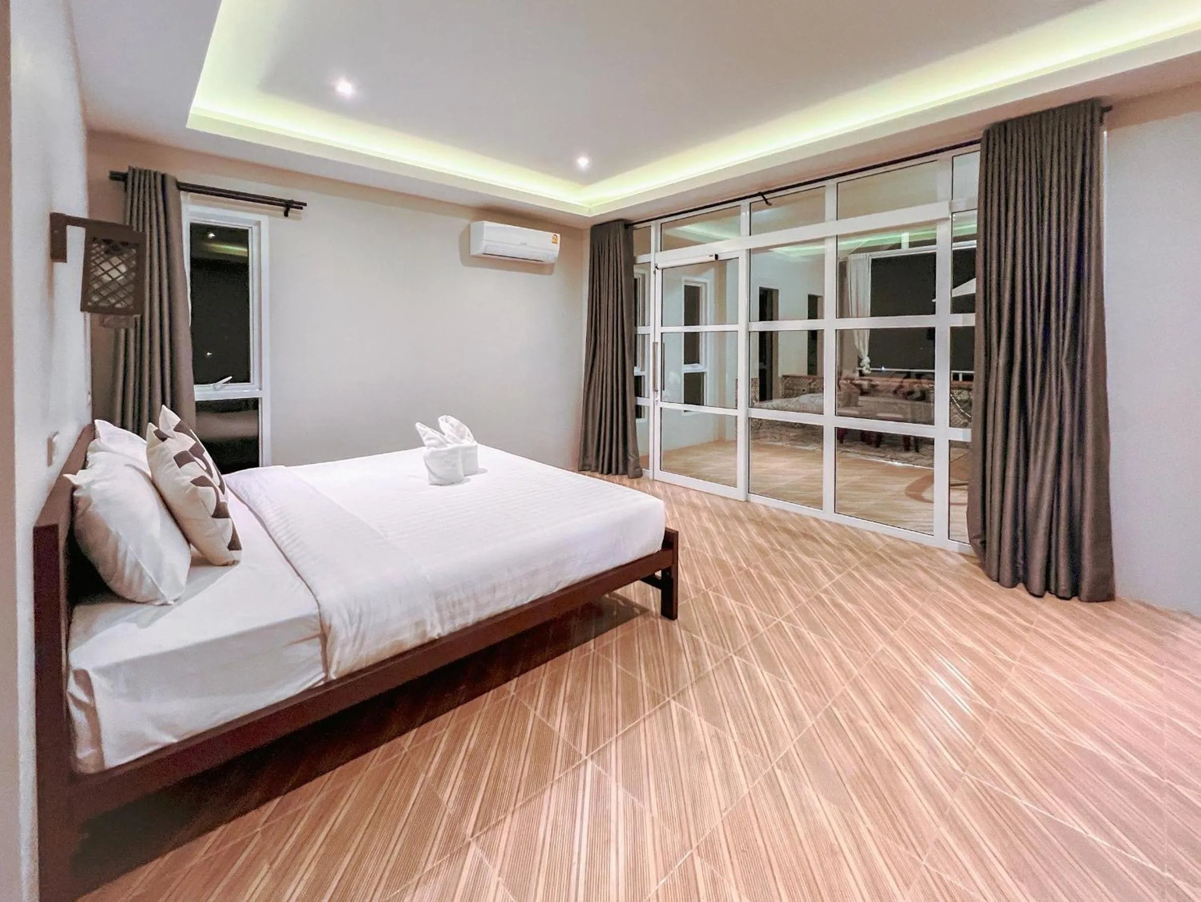 Bedroom, Bed in Krin Resort