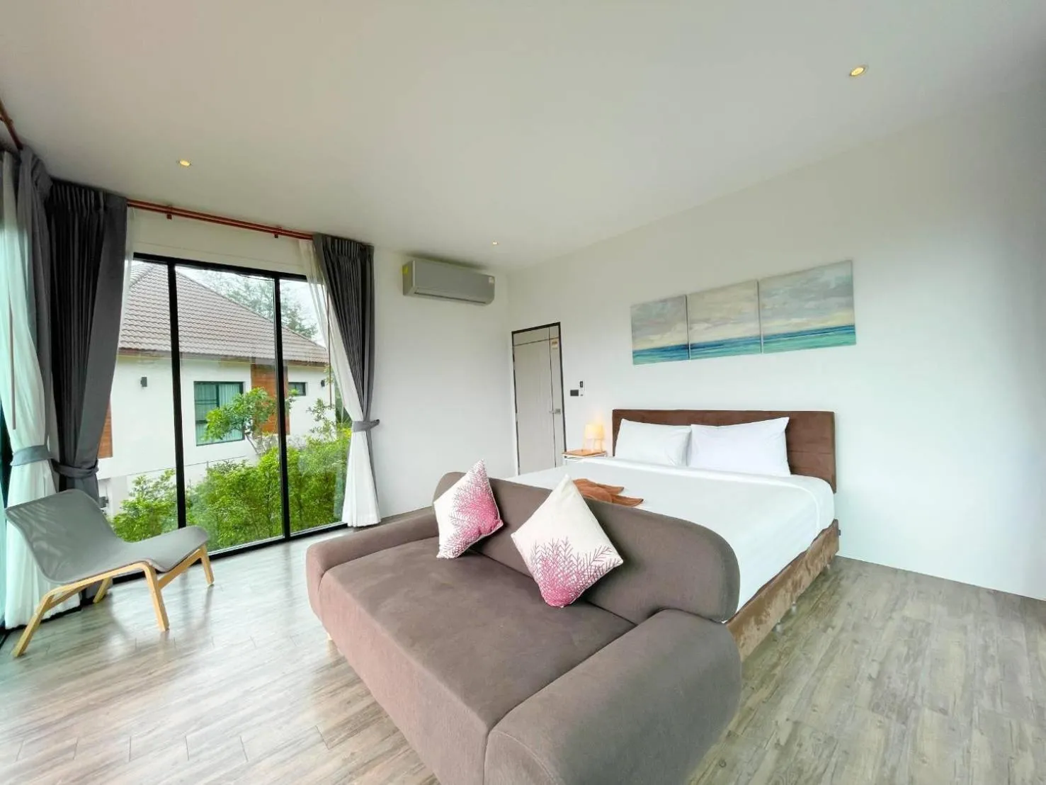 Photo of the whole room, Bed in Krin Resort