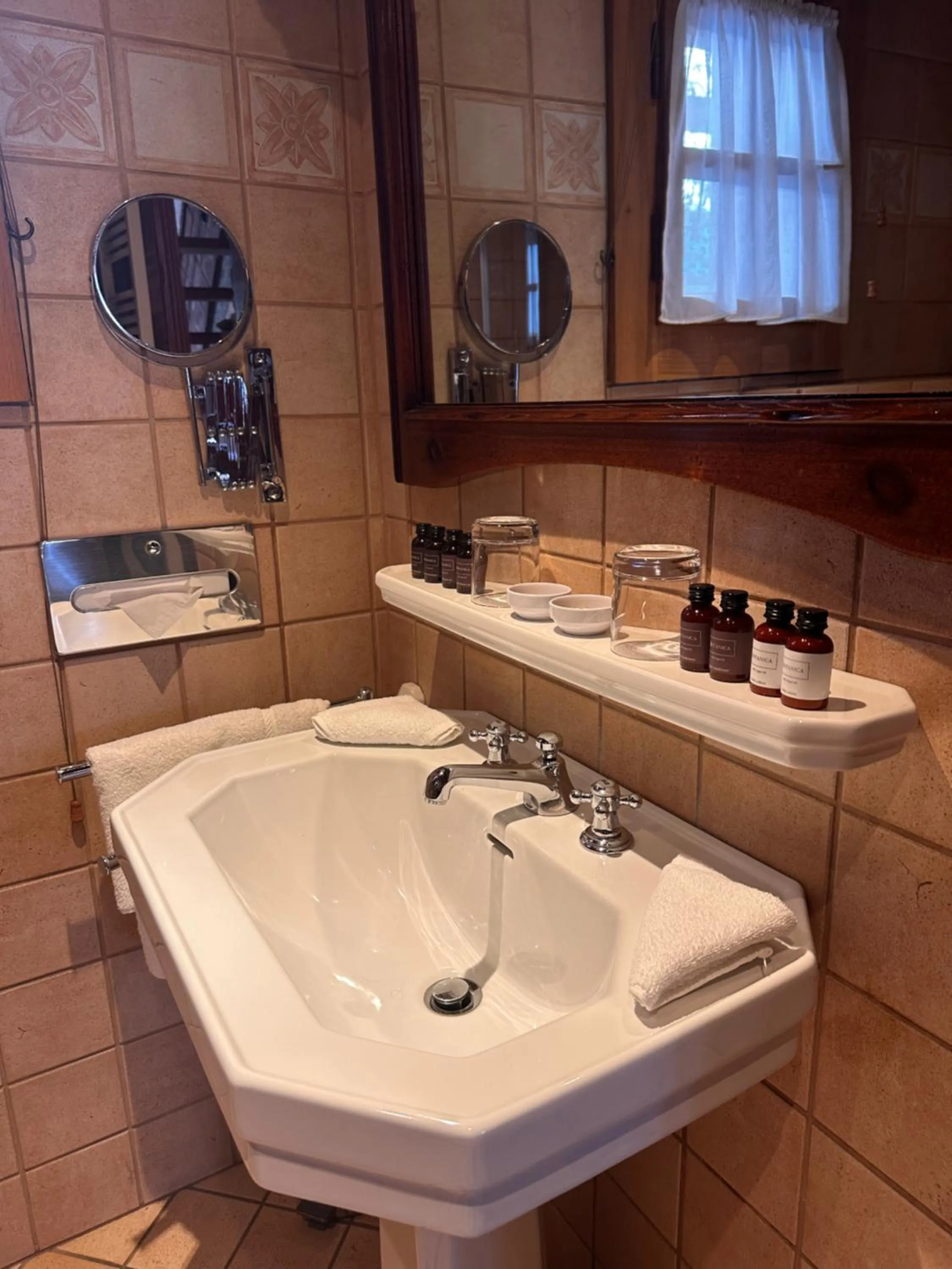 Bathroom in Romantik Hotel U Raka