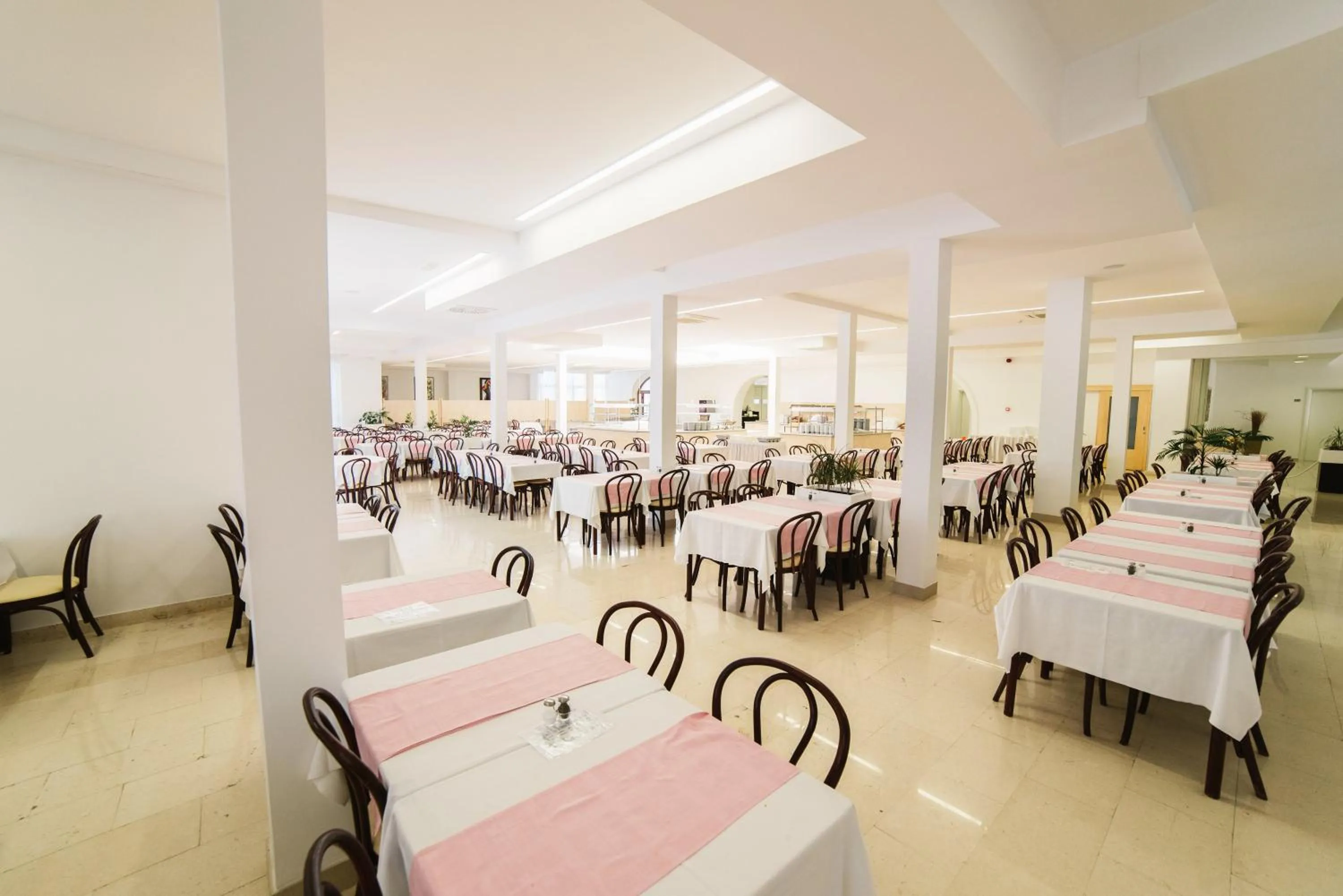 Restaurant/places to eat in Paviljoni Slaven