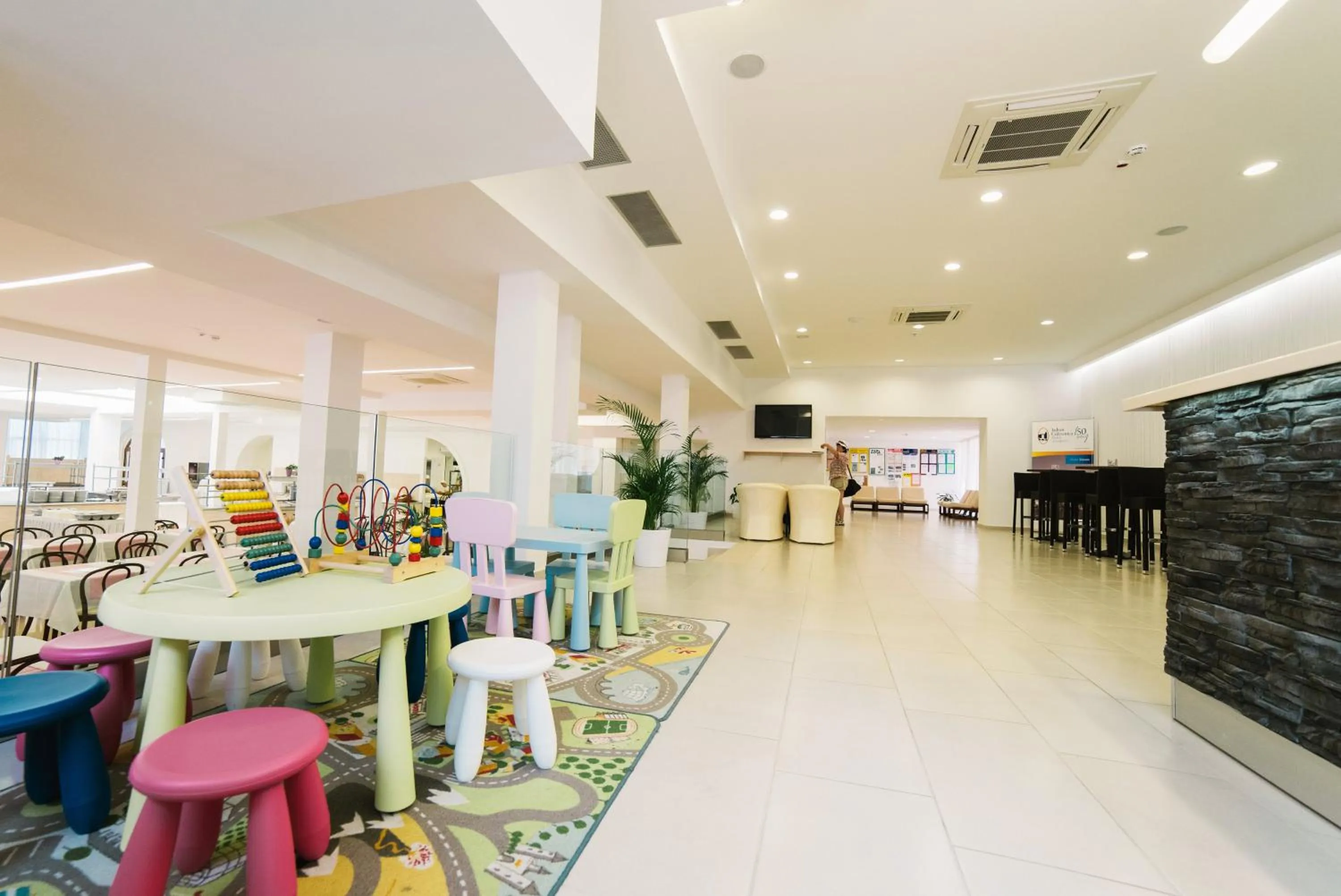 Entertainment in Paviljoni Slaven