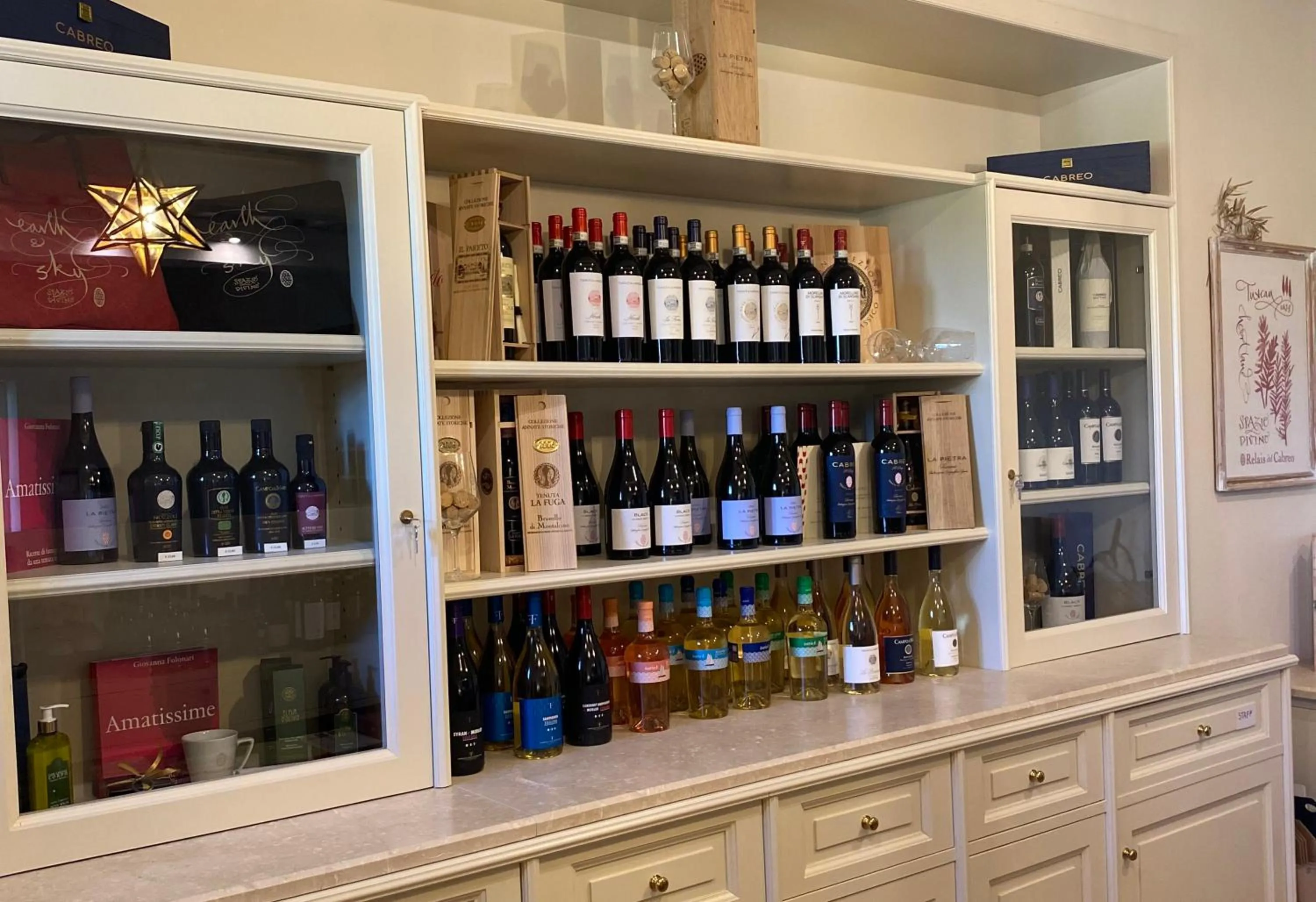 On-site shops in La Pietra Del Cabreo