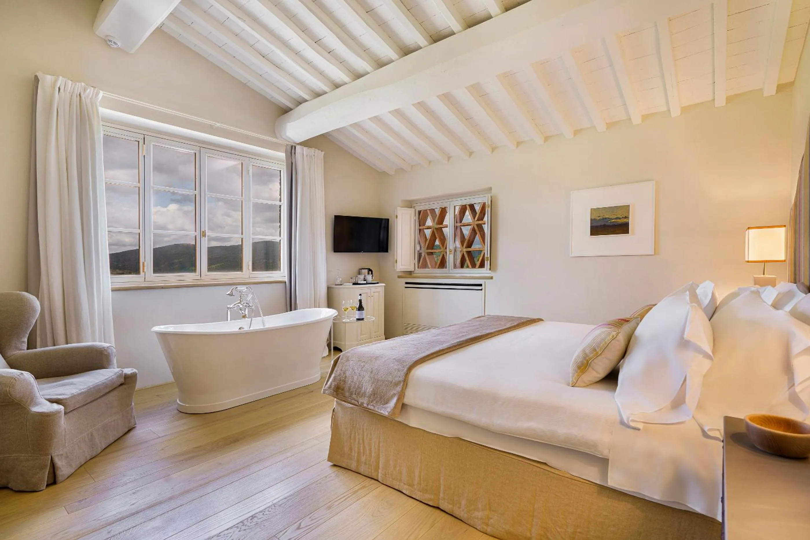 Photo of the whole room, Bed in La Pietra Del Cabreo