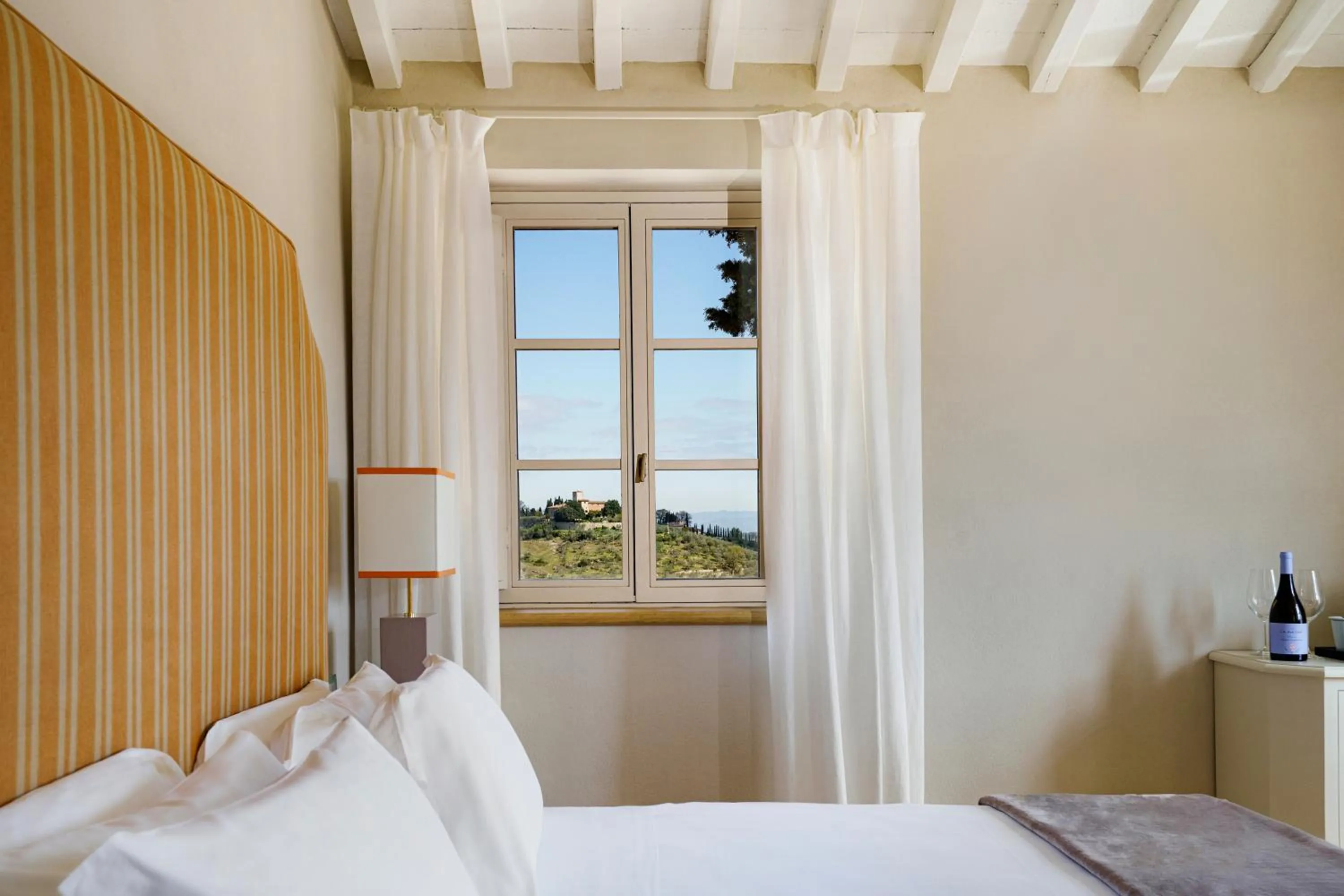 Photo of the whole room, Bed in La Pietra Del Cabreo