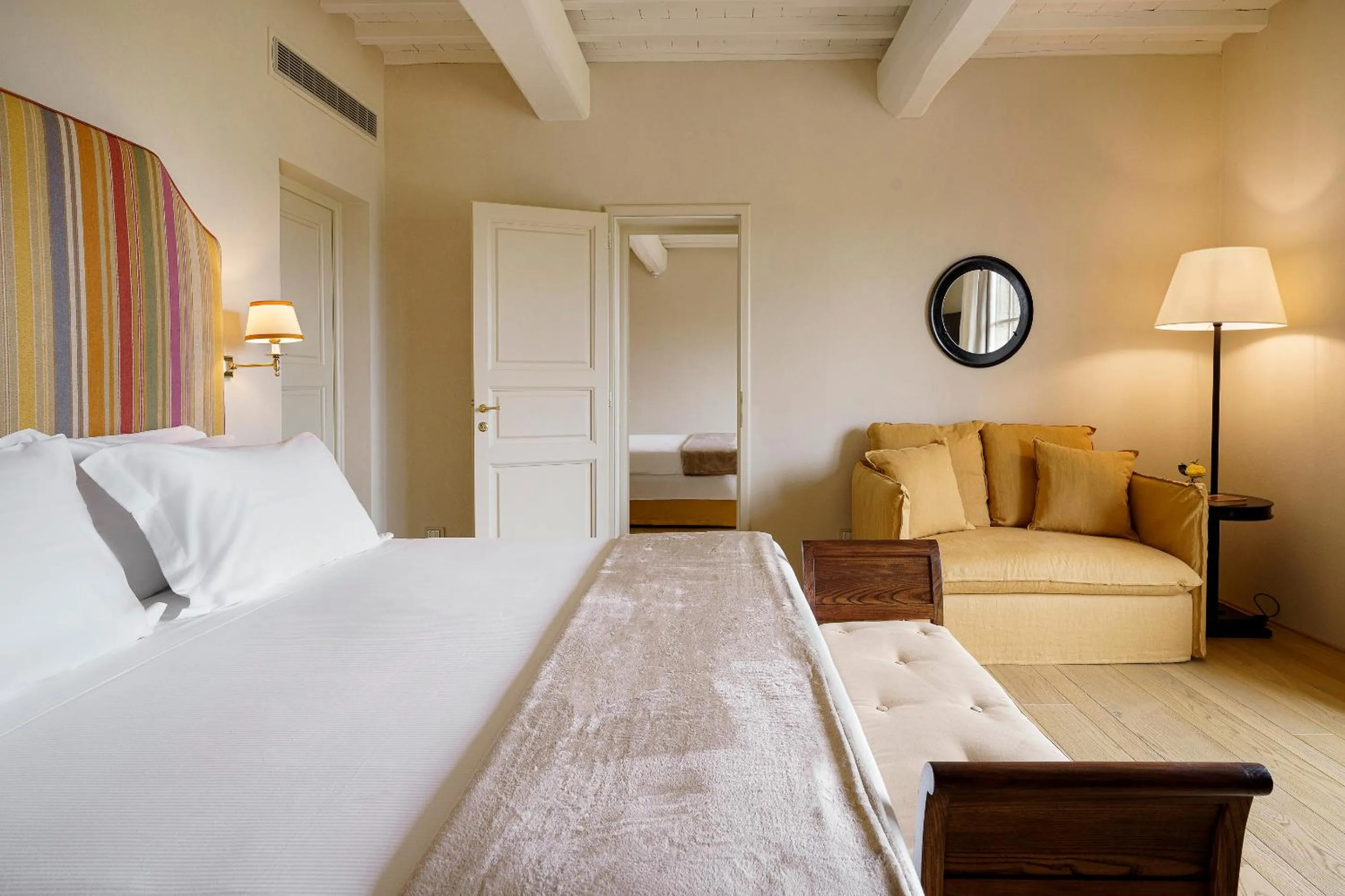 Photo of the whole room, Bed in La Pietra Del Cabreo