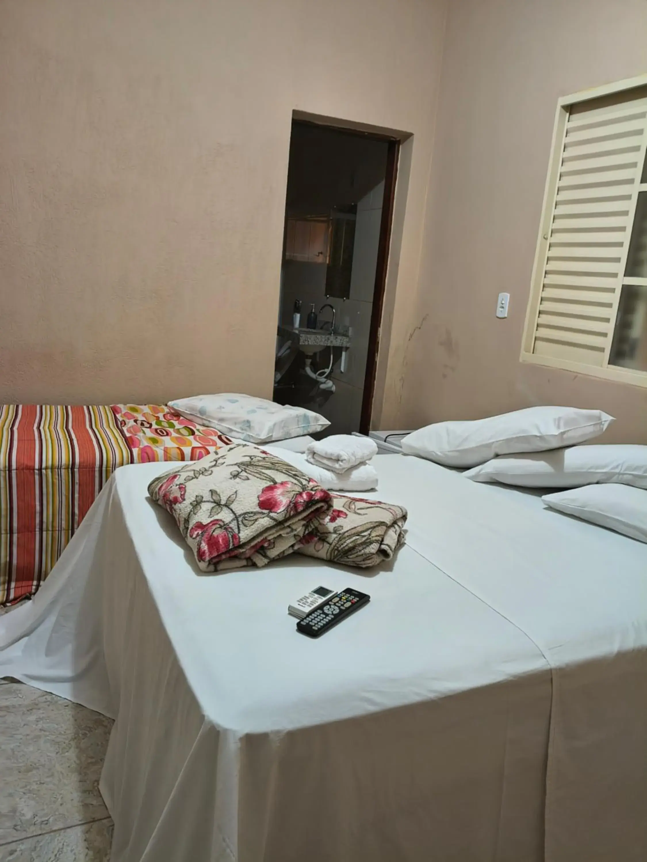 Family Room with Private Bathroom - single occupancy in Santa Helena Pousada Family Room with Private Bathroom - single occupancy in Santa Helena Pousada