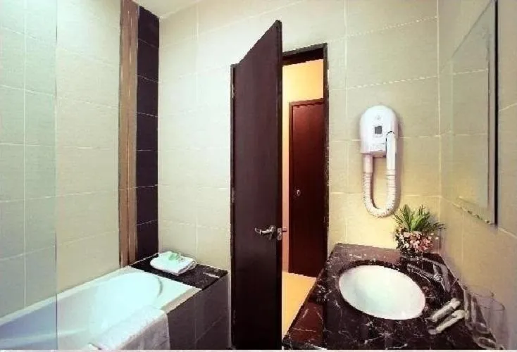 YANGTZE HOTEL 长江酒店