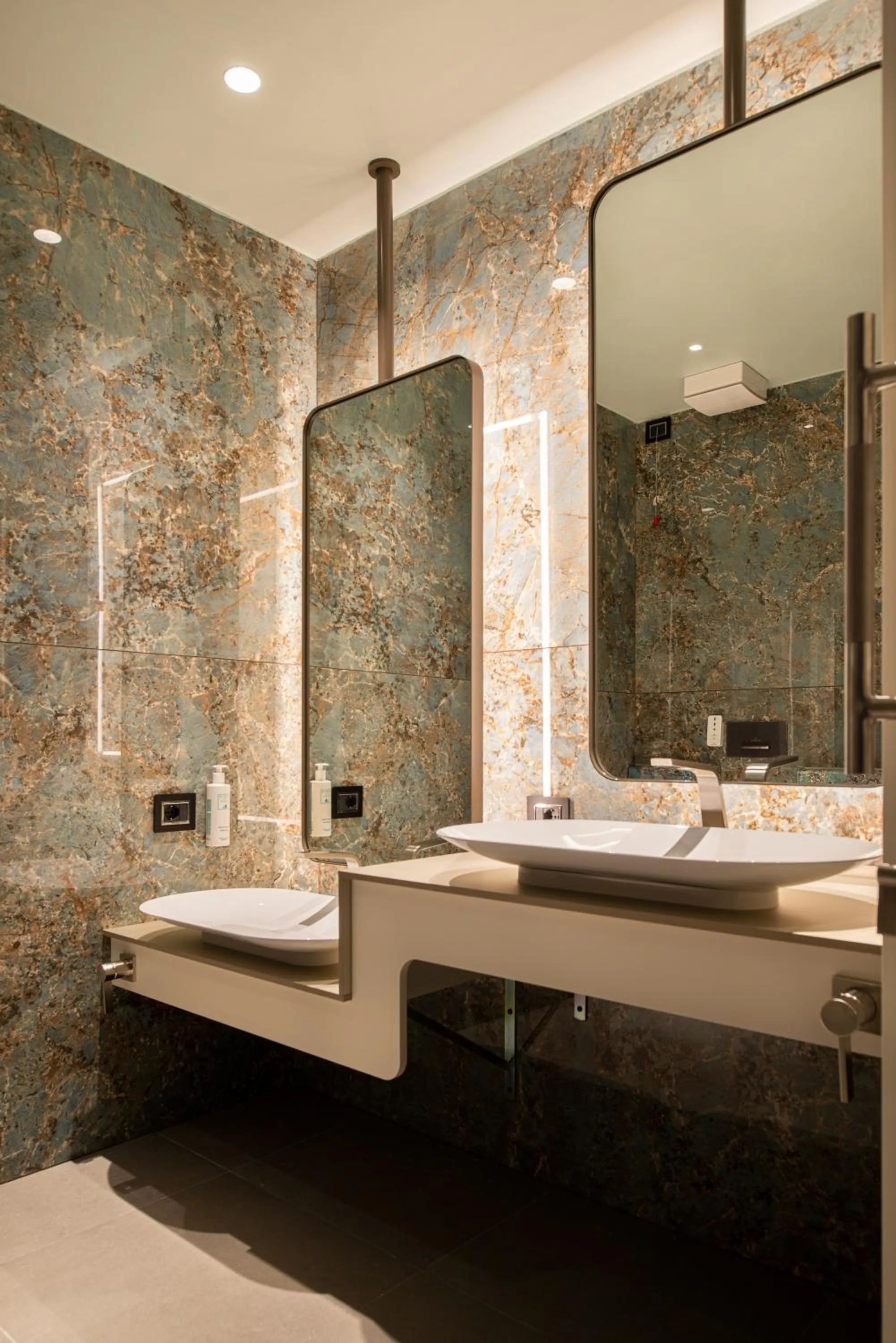 Bathroom in Demo Hotel Design Emotion