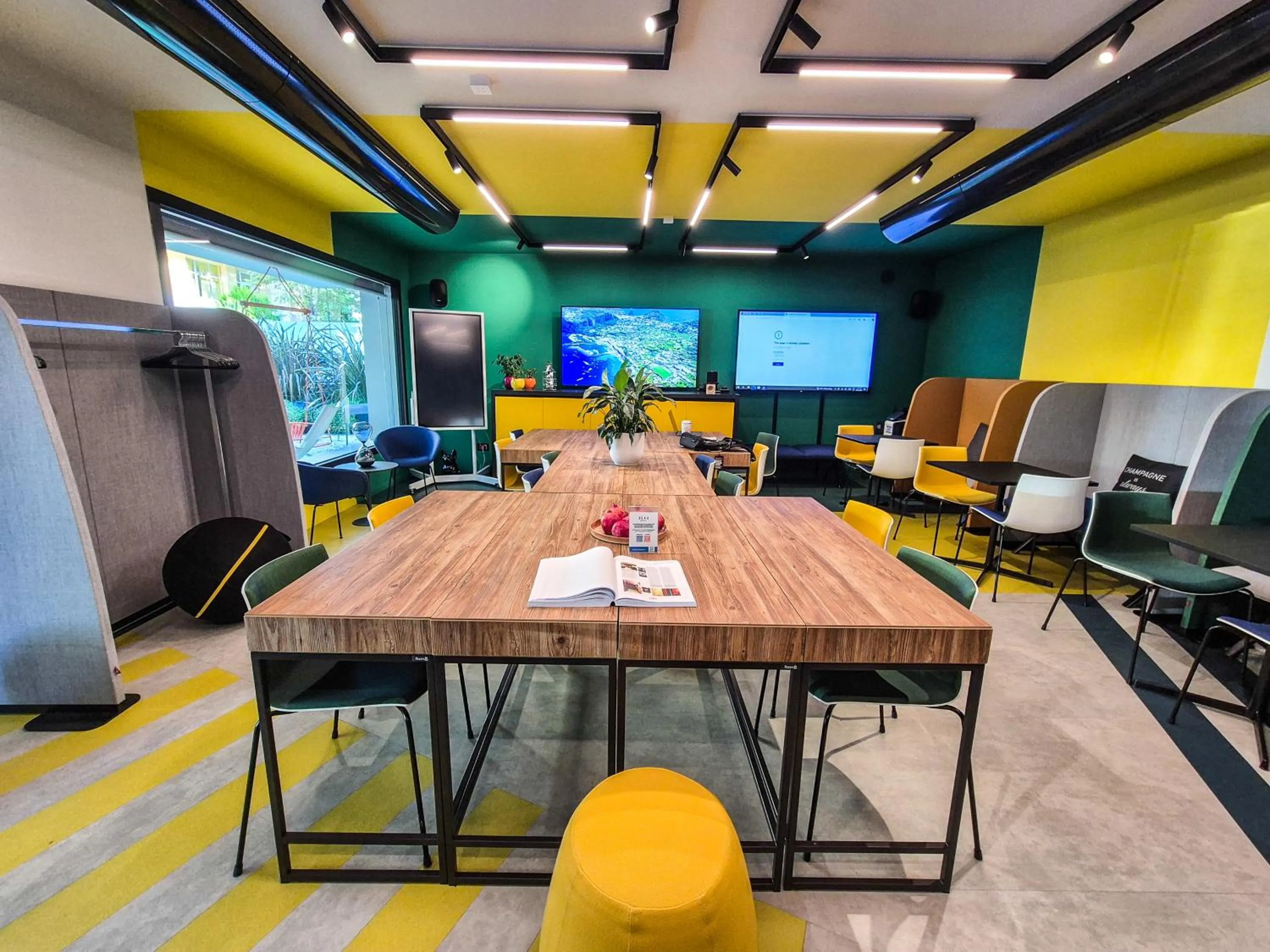 Communal lounge/ TV room in Demo Hotel Design Emotion