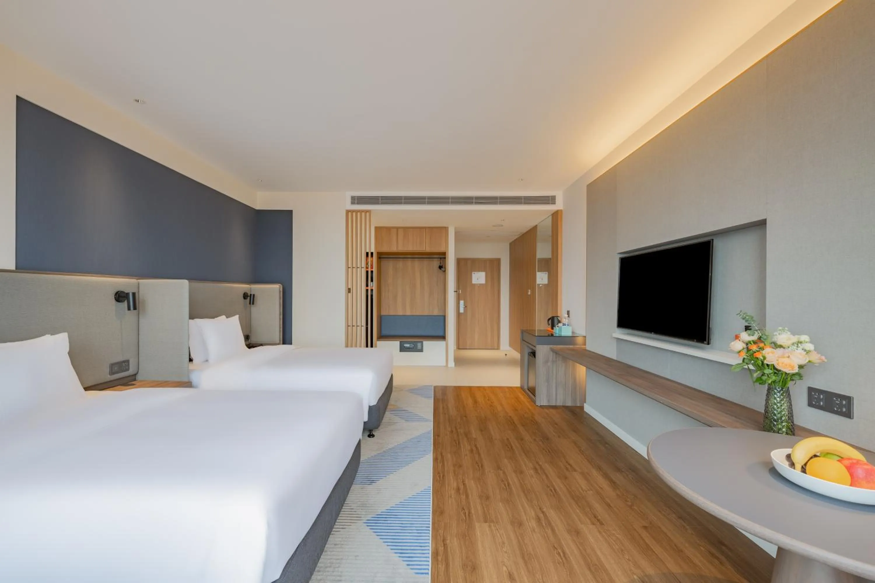 Photo of the whole room, Bed in Holiday Inn Express Nanning Jiangnan by IHG