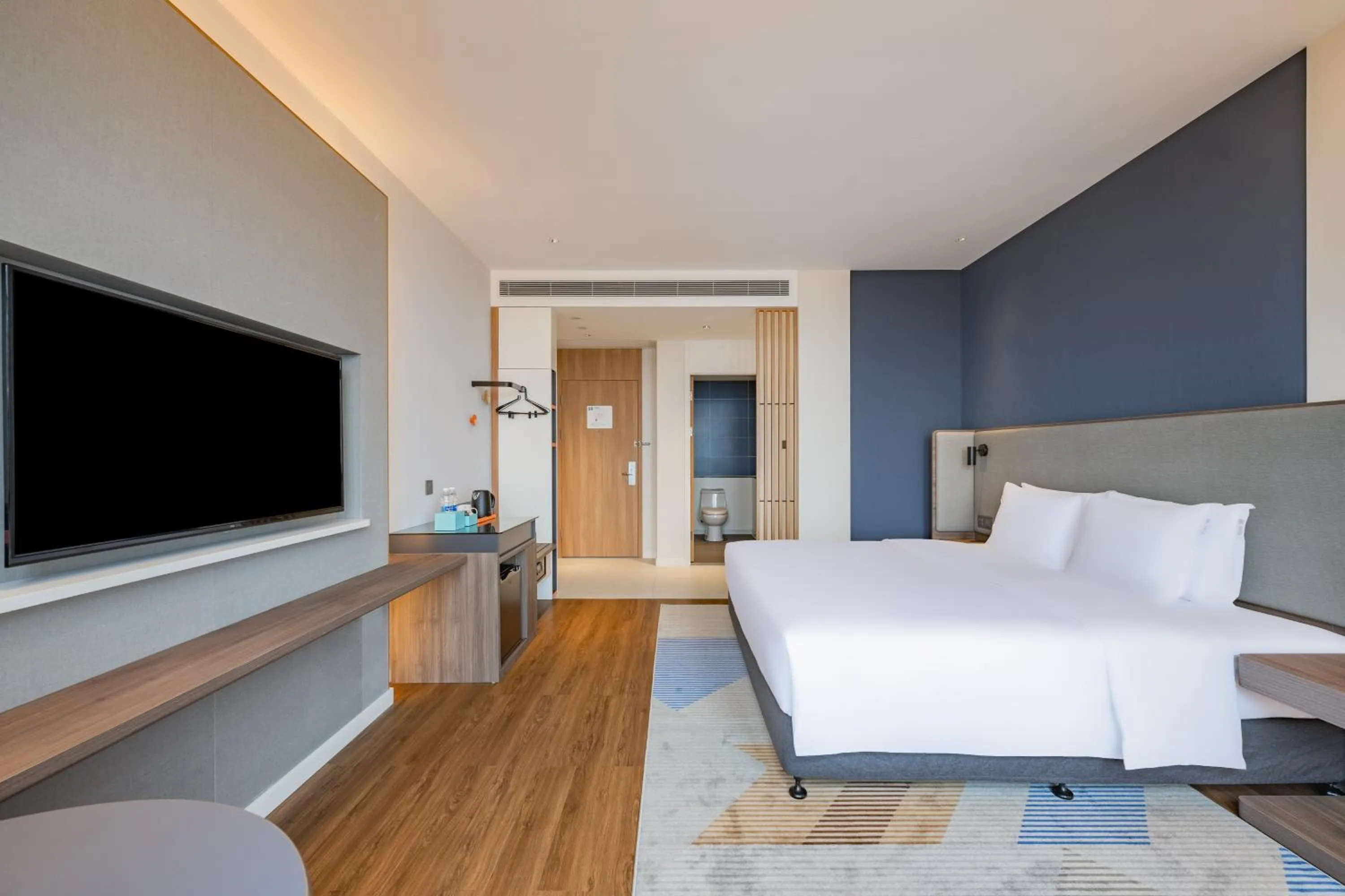 Photo of the whole room, Bed in Holiday Inn Express Nanning Jiangnan by IHG