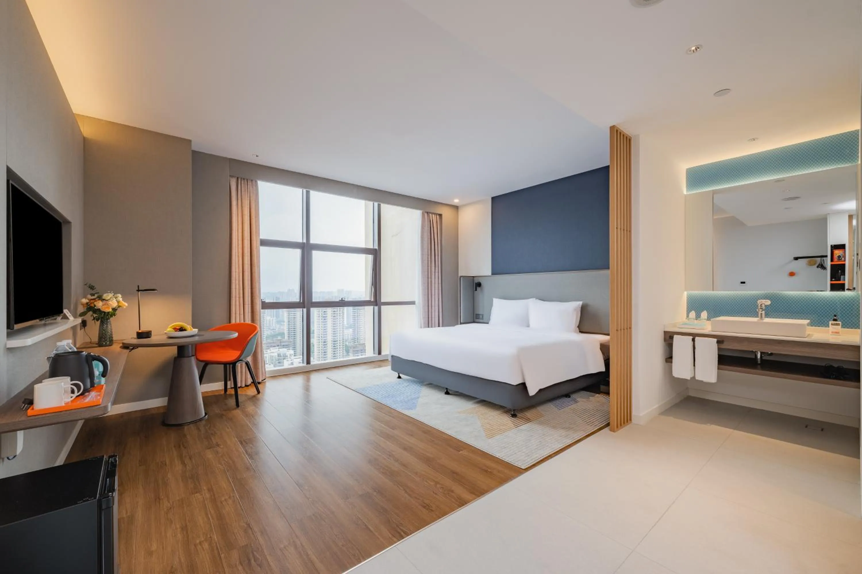 Photo of the whole room, Bed in Holiday Inn Express Nanning Jiangnan by IHG