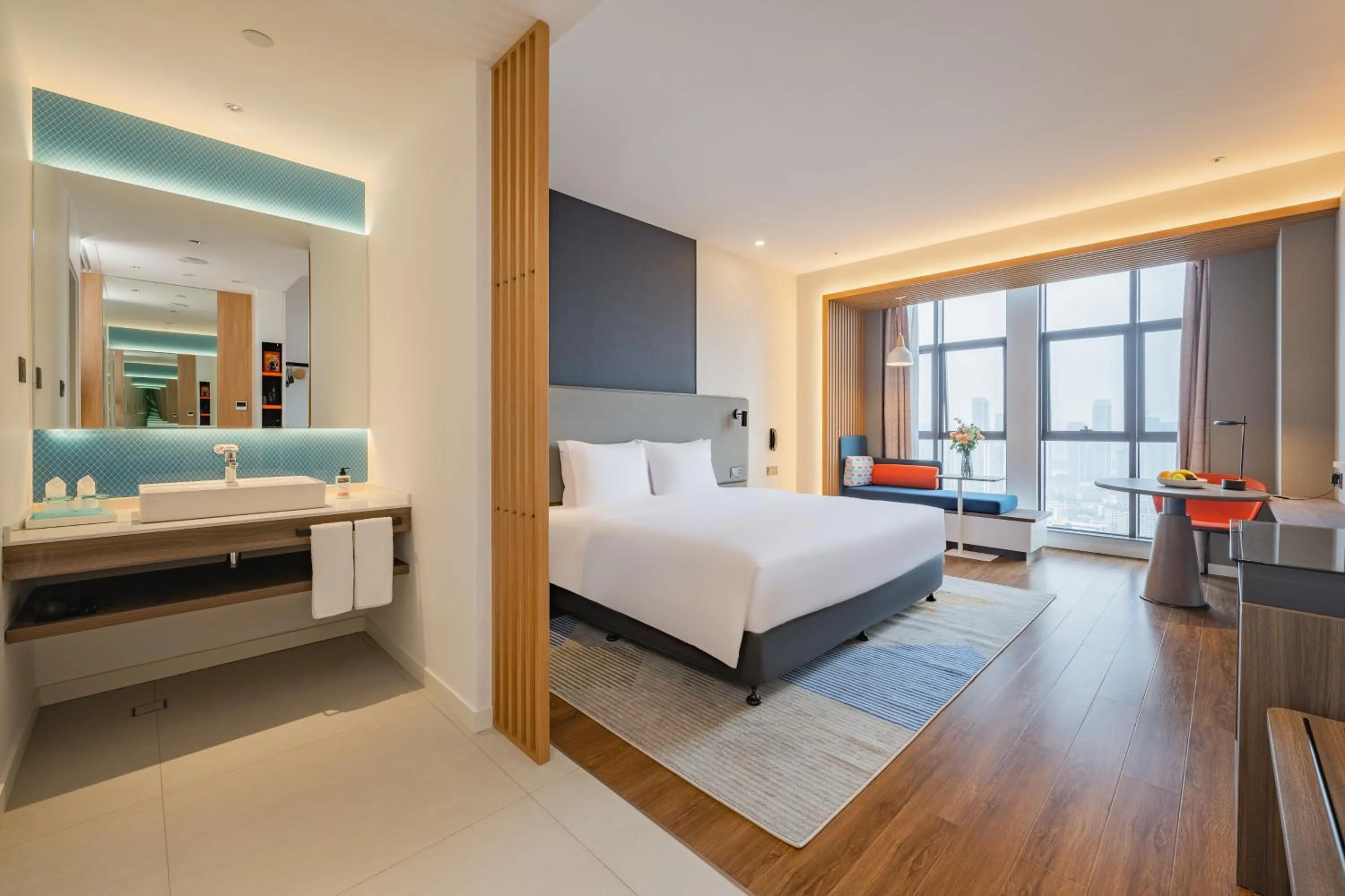Photo of the whole room, Bed in Holiday Inn Express Nanning Jiangnan by IHG