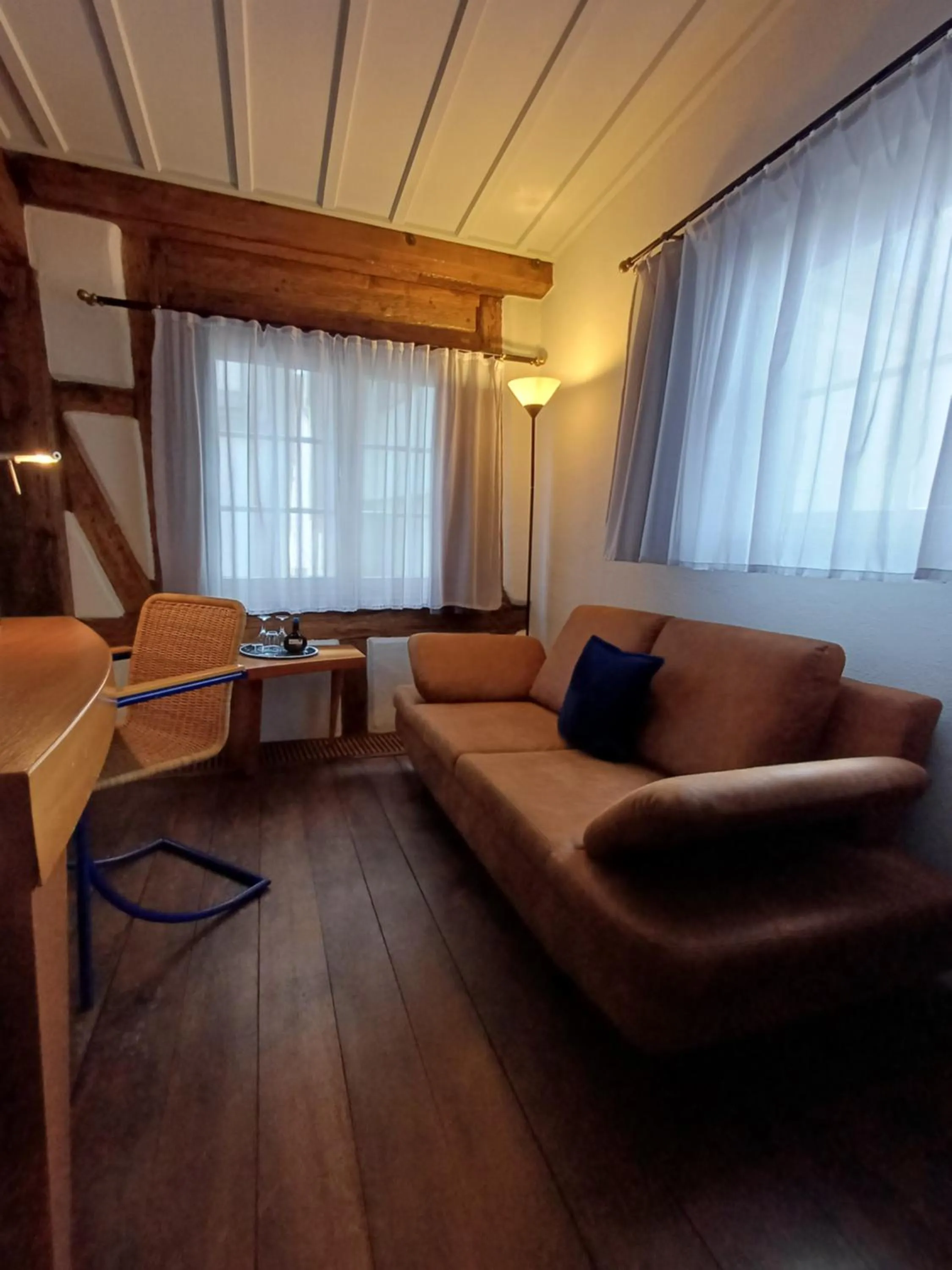 Photo of the whole room in Schiefes Haus