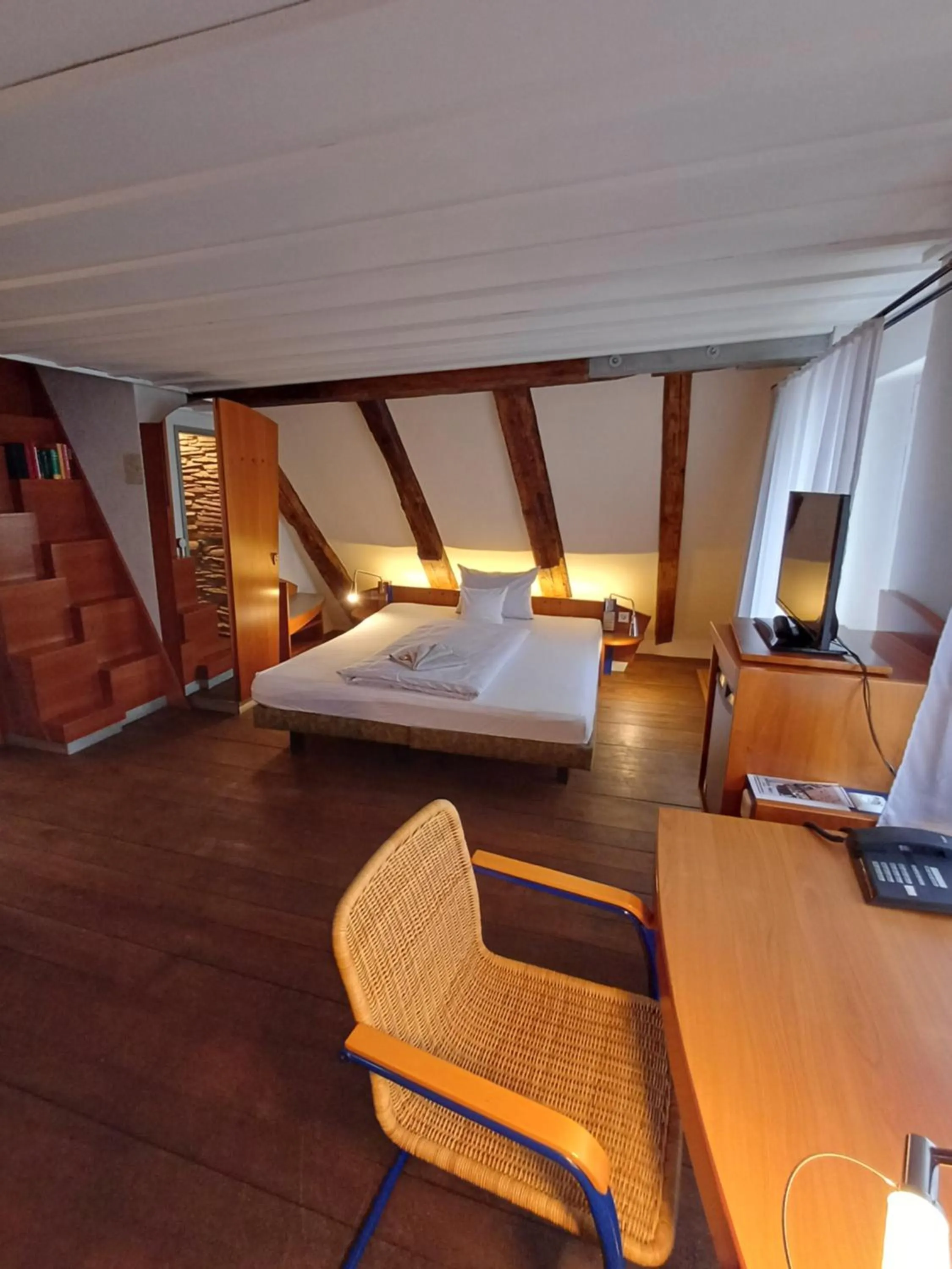 Photo of the whole room, Bed in Schiefes Haus