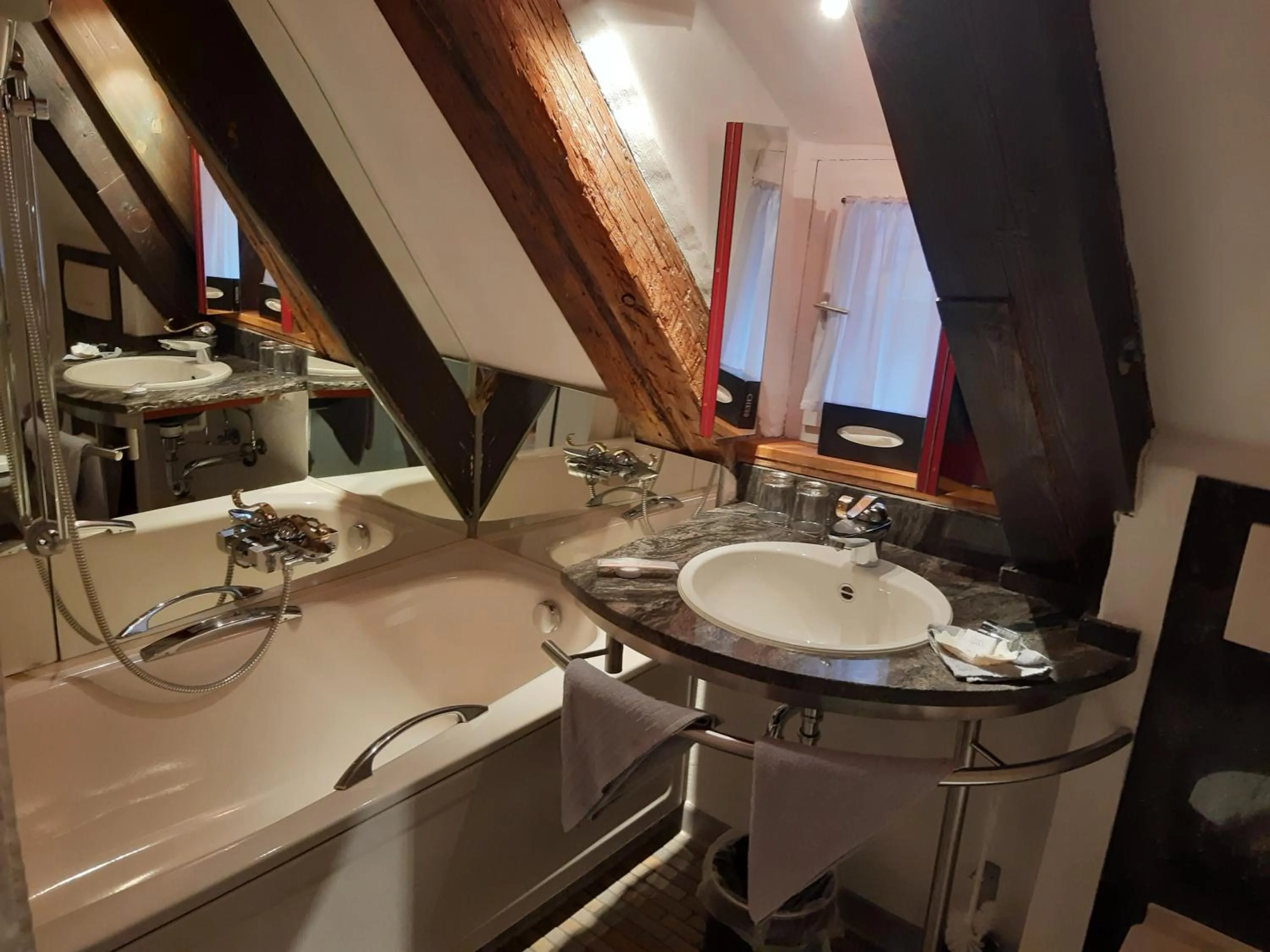 Bathroom in Schiefes Haus