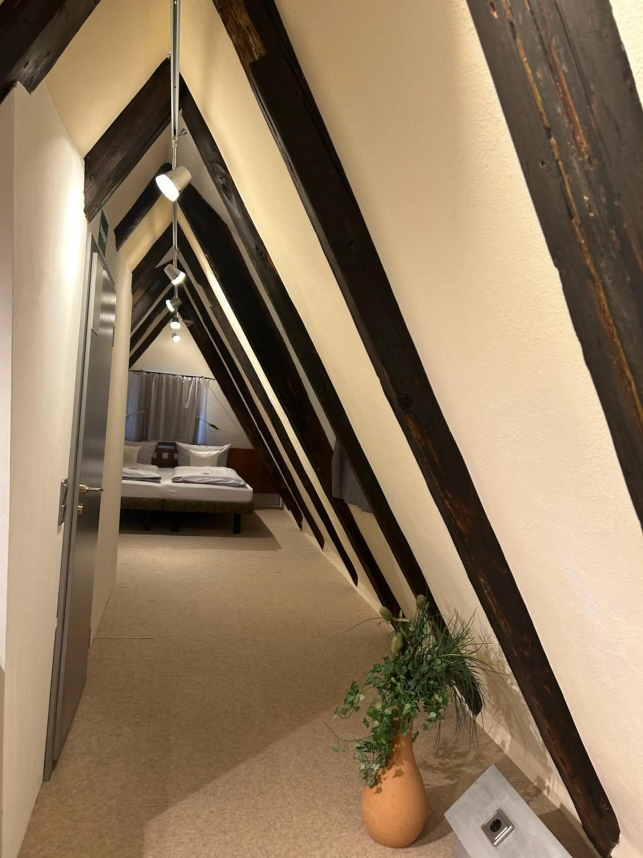 Photo of the whole room, Bed in Schiefes Haus