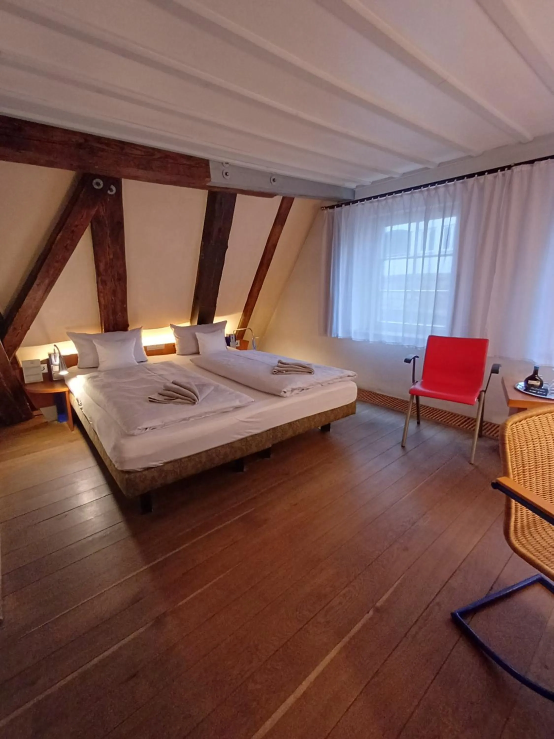 Photo of the whole room, Bed in Schiefes Haus