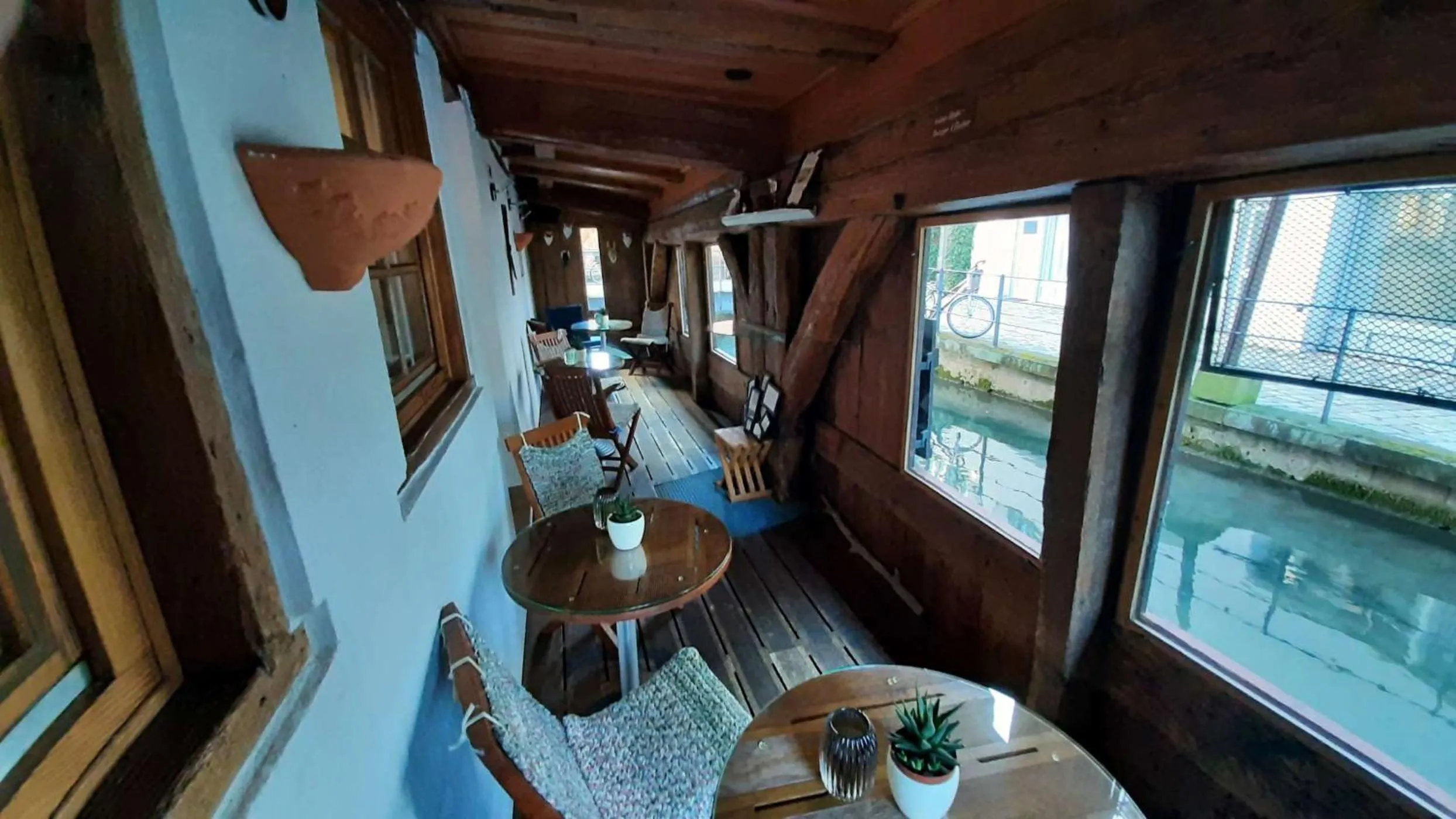 Property building in Schiefes Haus