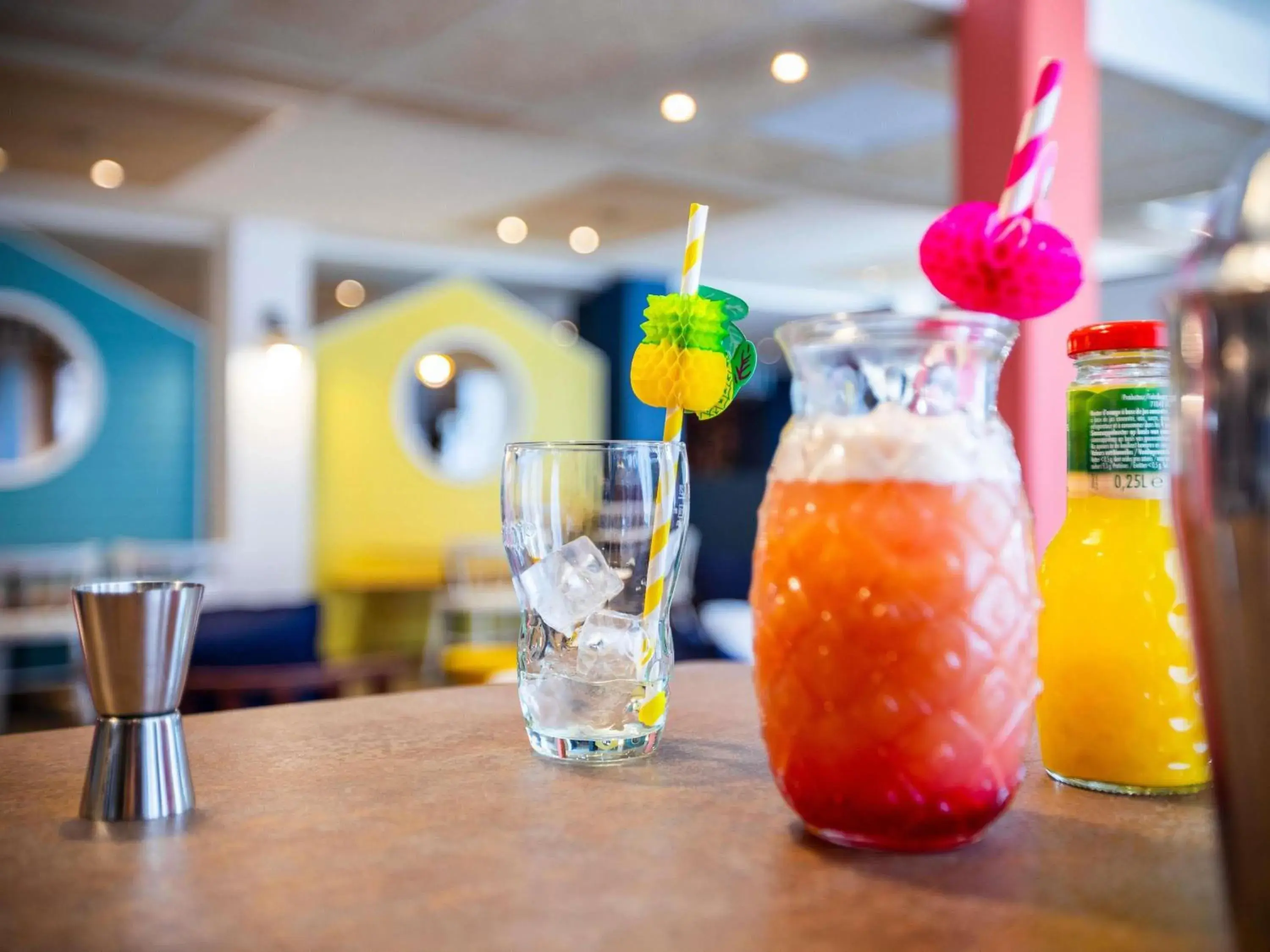 Lounge or bar in ibis Styles Thonon-les-Bains Lounge or bar in ibis Styles Thonon-les-Bains