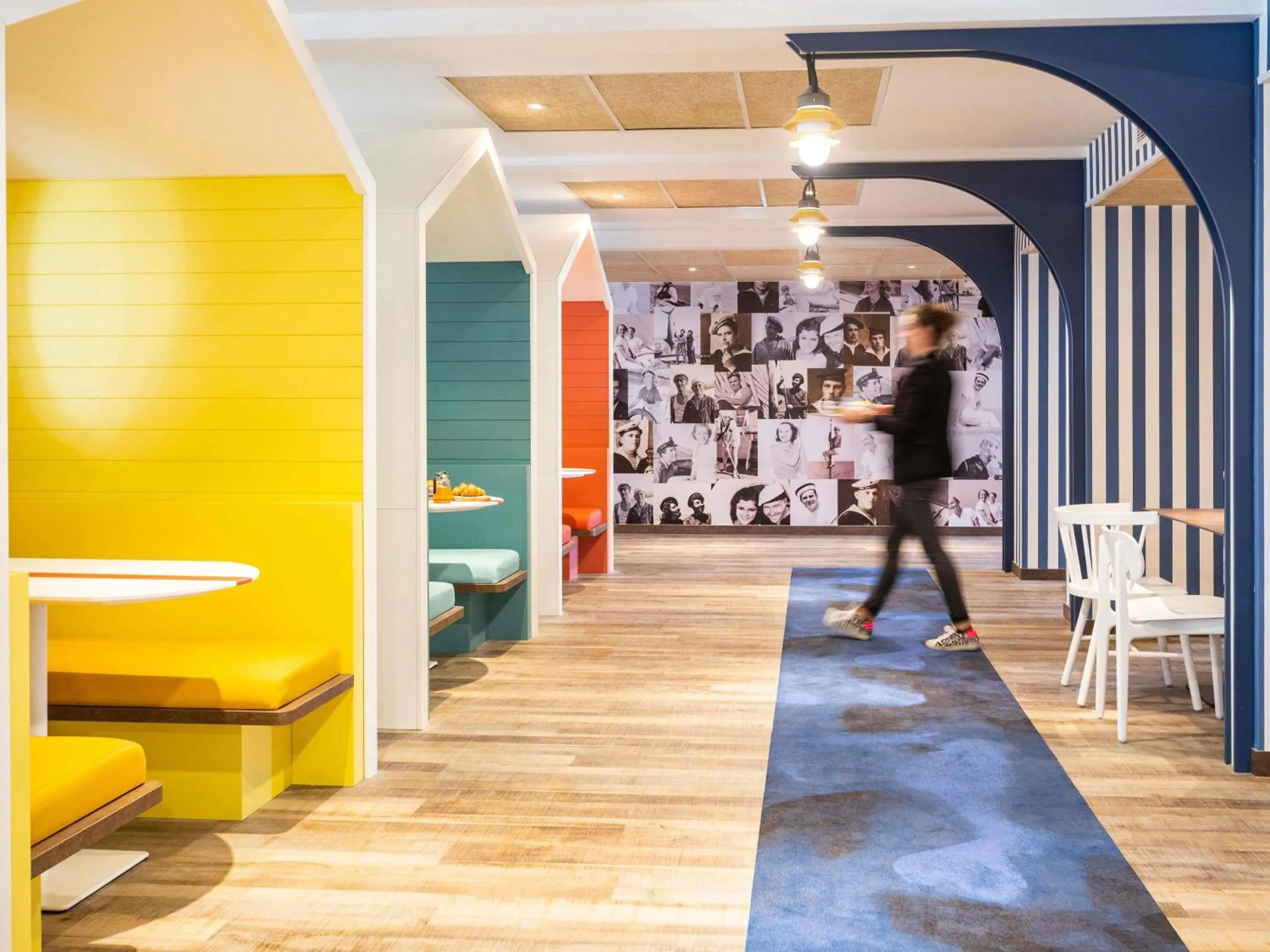 Lounge or bar in ibis Styles Thonon-les-Bains