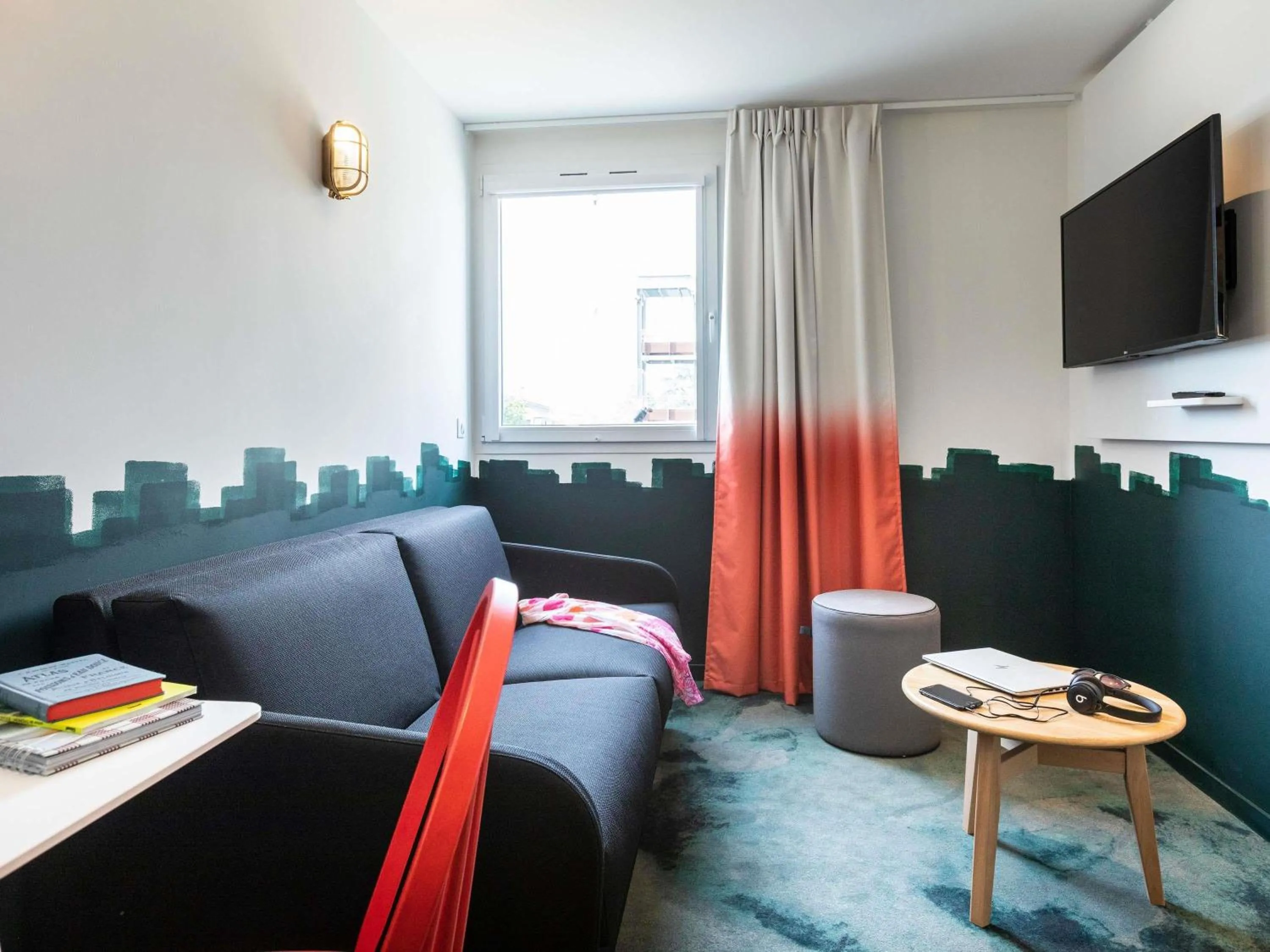 Bedroom in ibis Styles Thonon-les-Bains