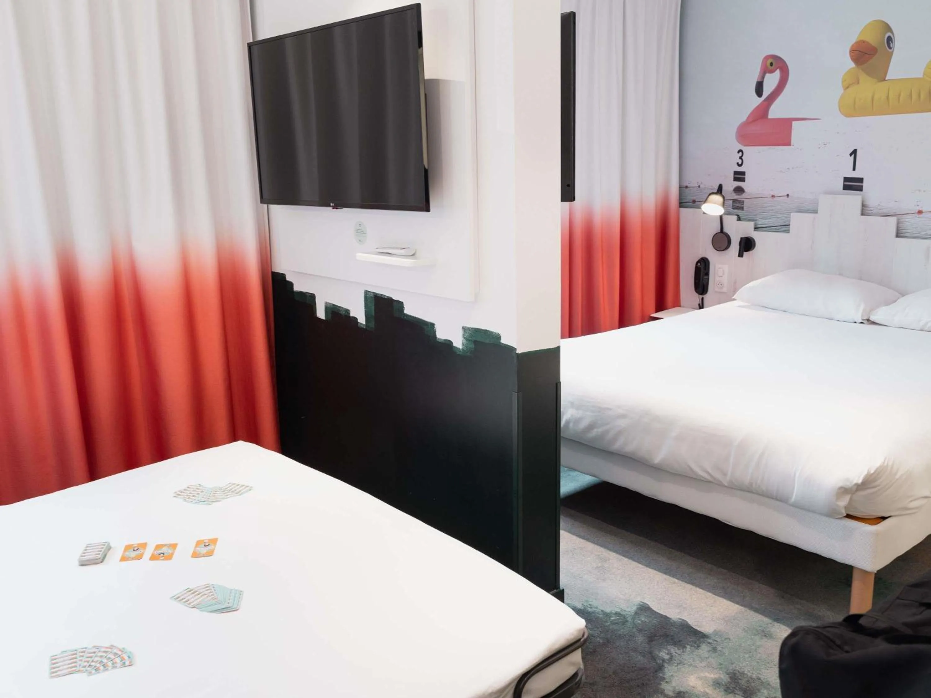 Bedroom, Bed in ibis Styles Thonon-les-Bains
