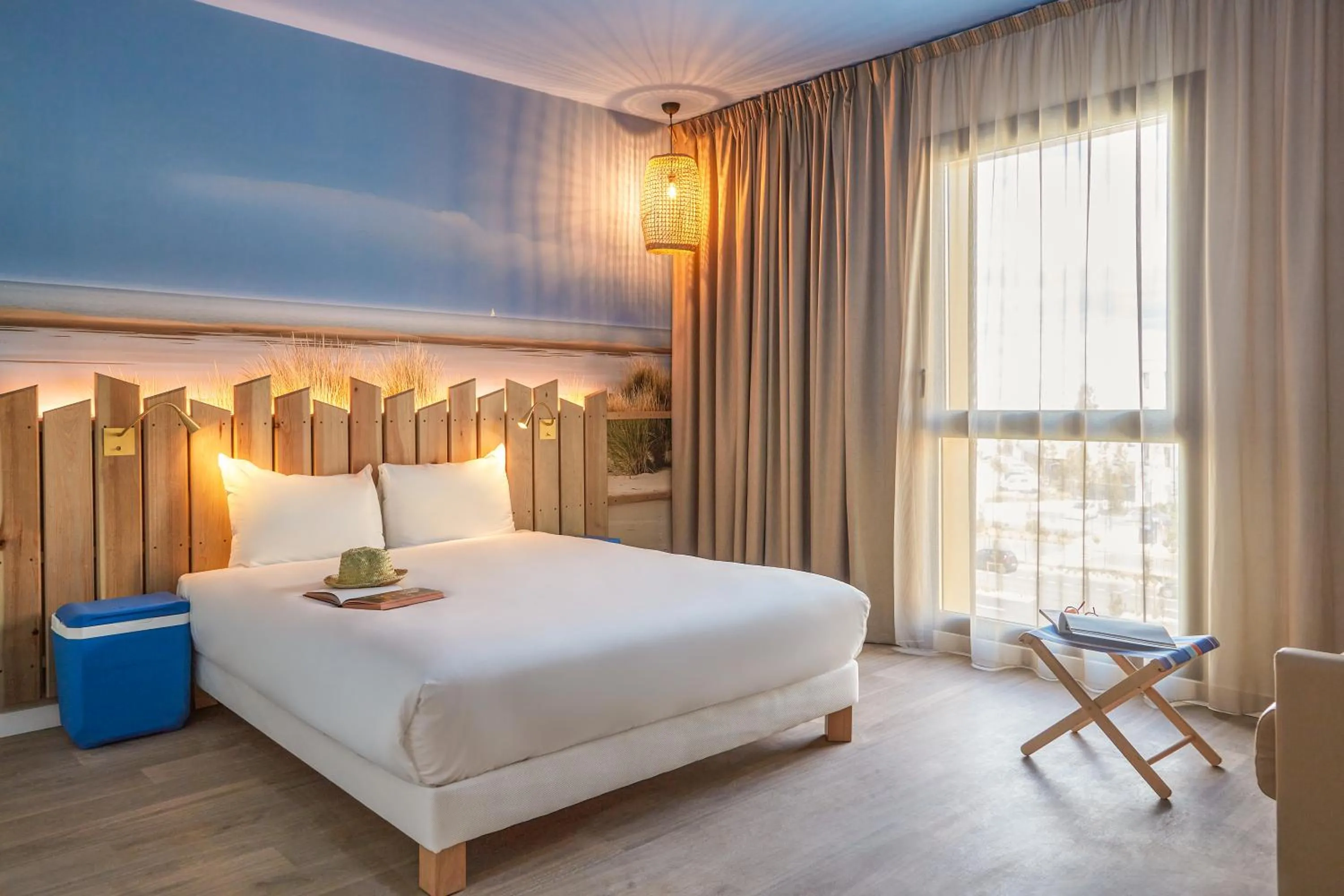 Bathroom, Bed in Ibis Styles Montpellier Aéroport Parc Des Expos