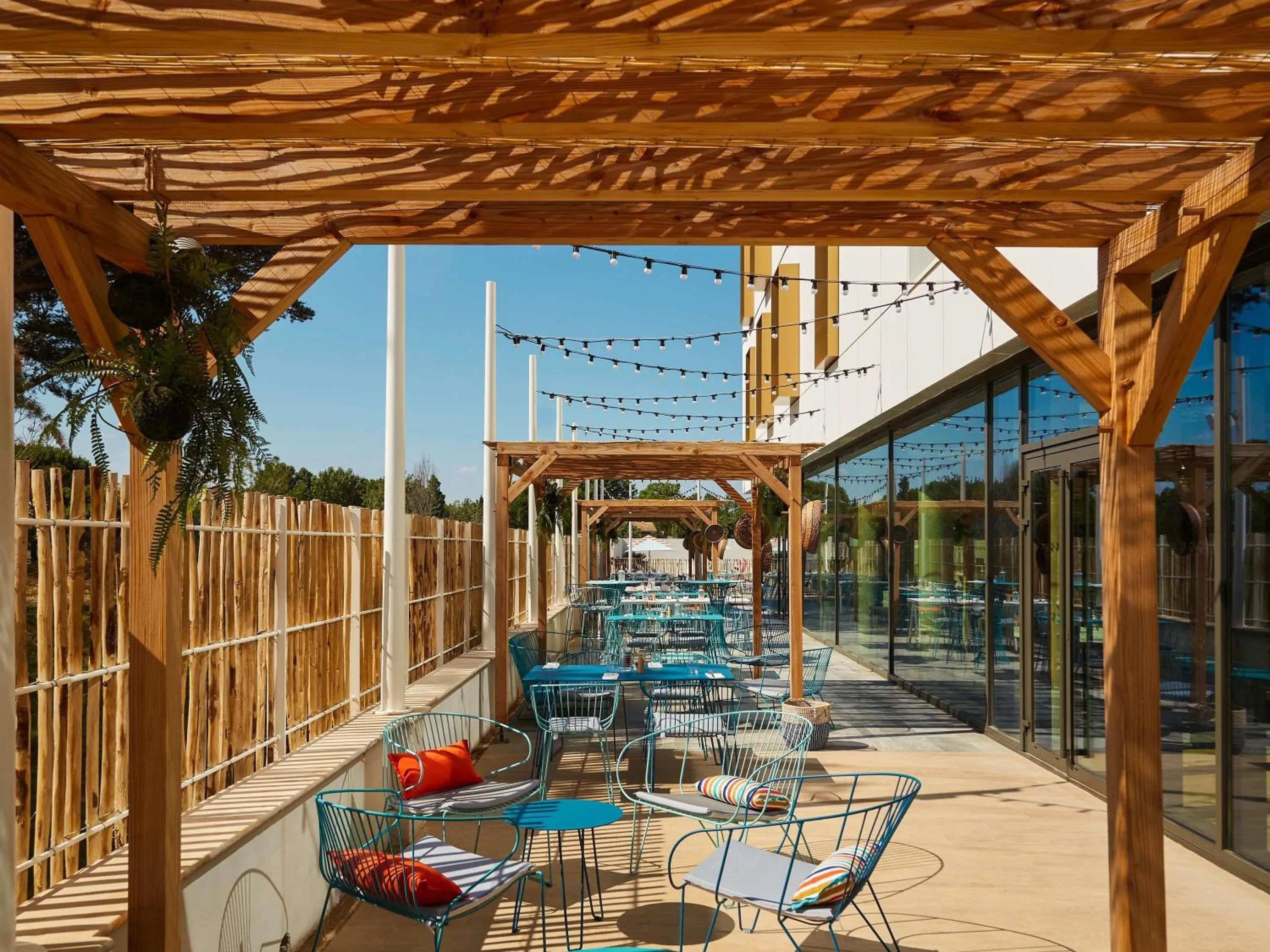 Lounge or bar in Ibis Styles Montpellier Aéroport Parc Des Expos