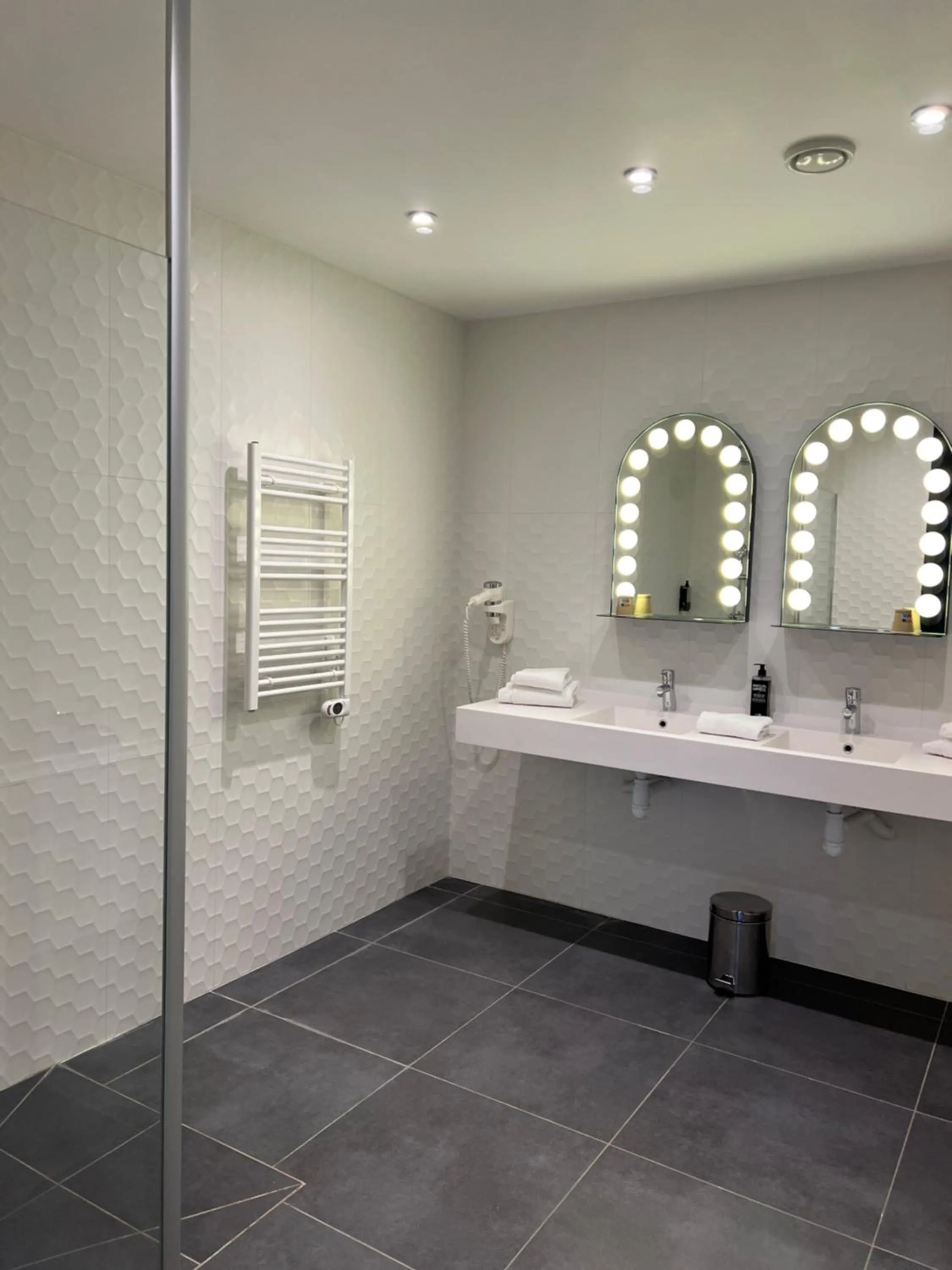 Shower in ibis Styles Arras Centre