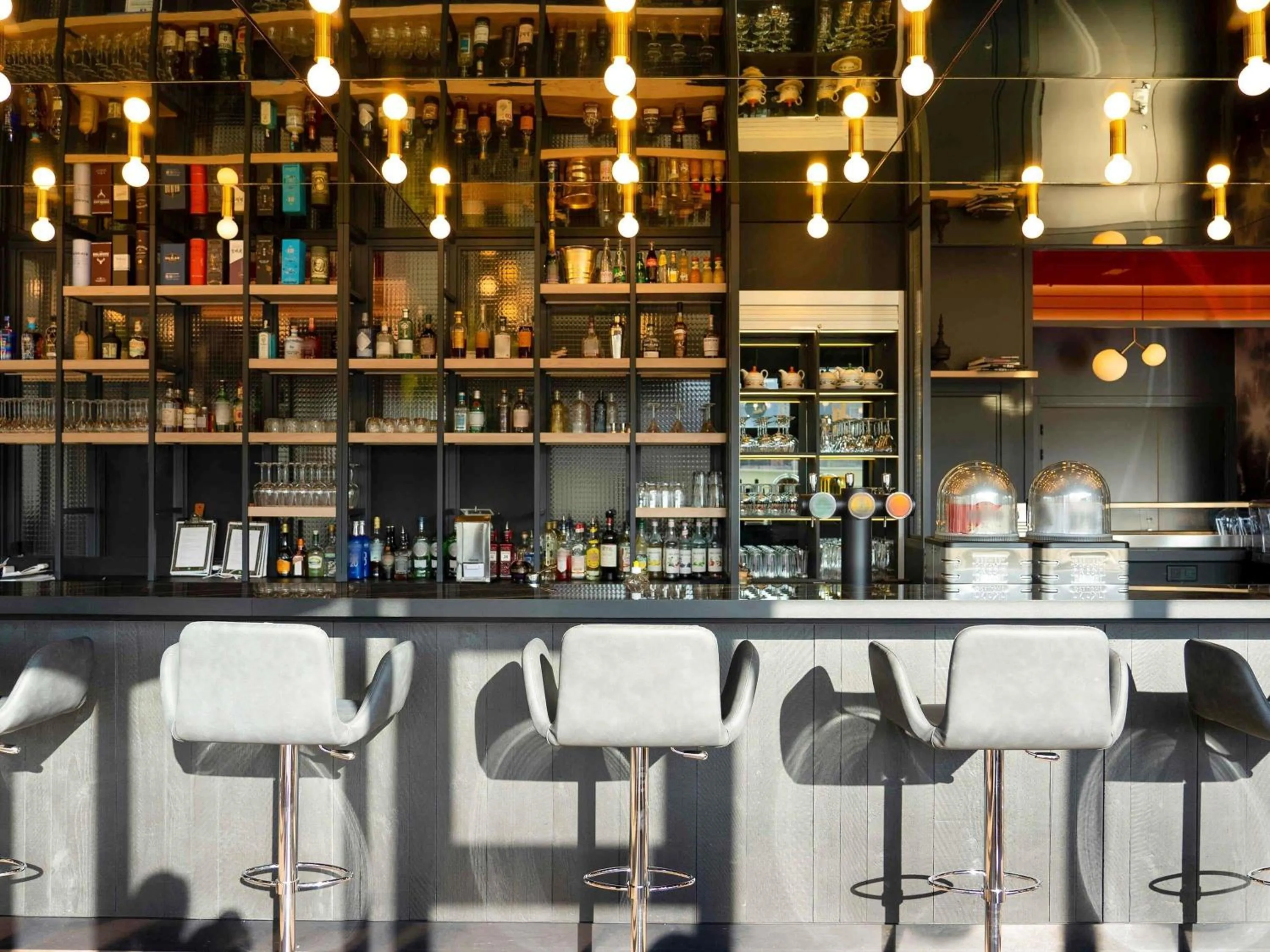 Lounge or bar in ibis Styles Arras Centre