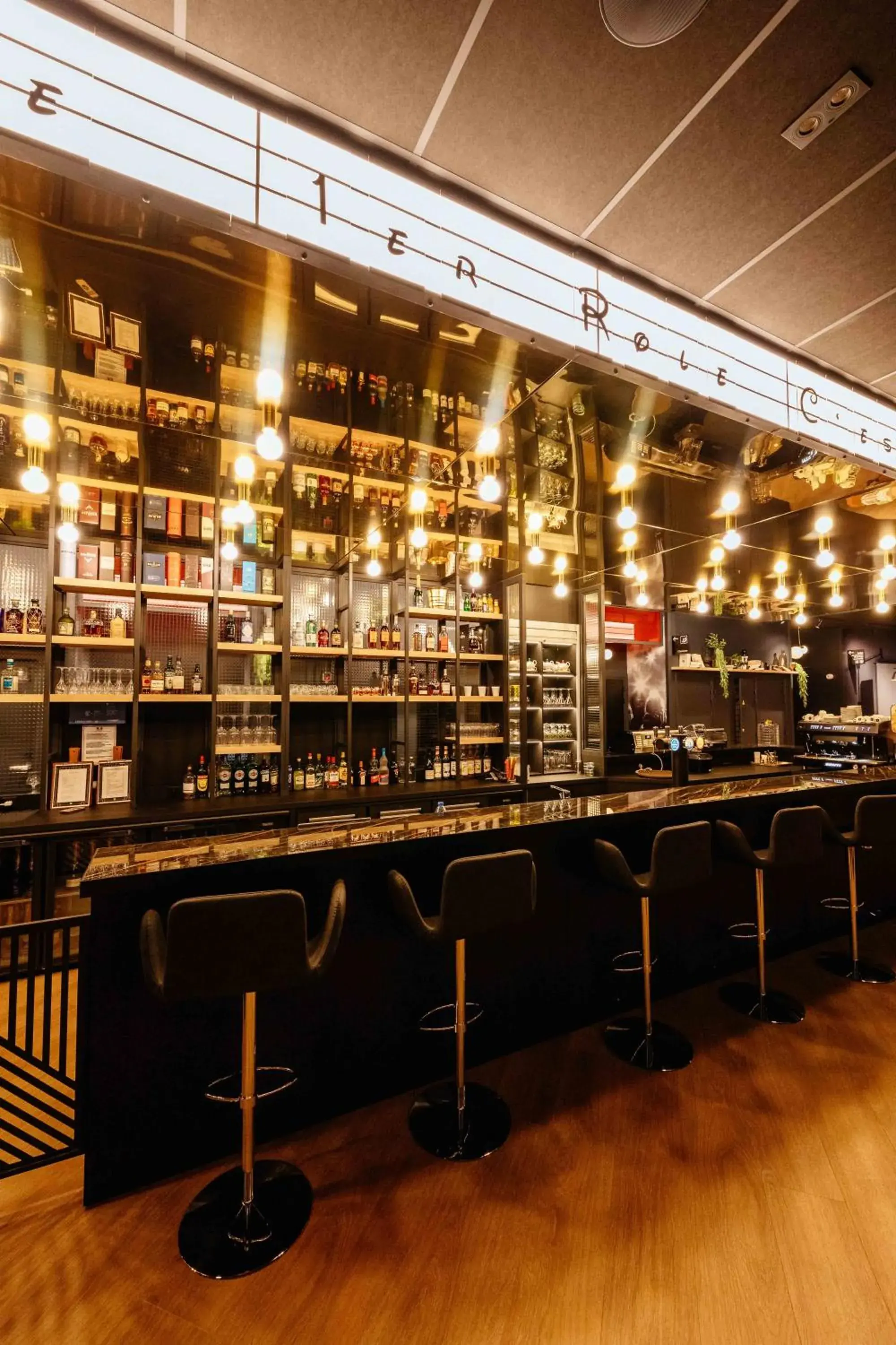 Lounge or bar in ibis Styles Arras Centre Lounge or bar in ibis Styles Arras Centre
